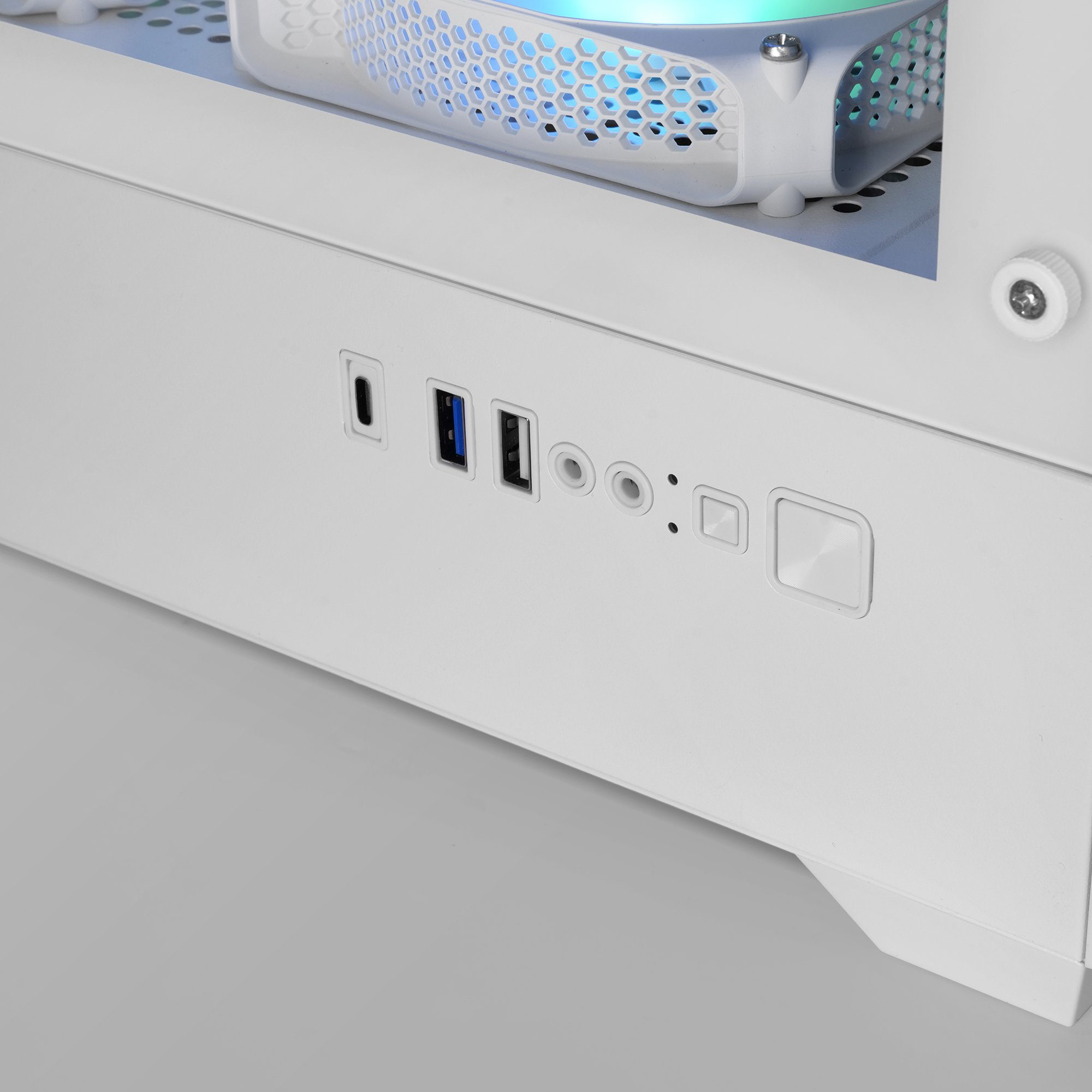 Pannello frontale case PC bianco con porte USB e jack audio.