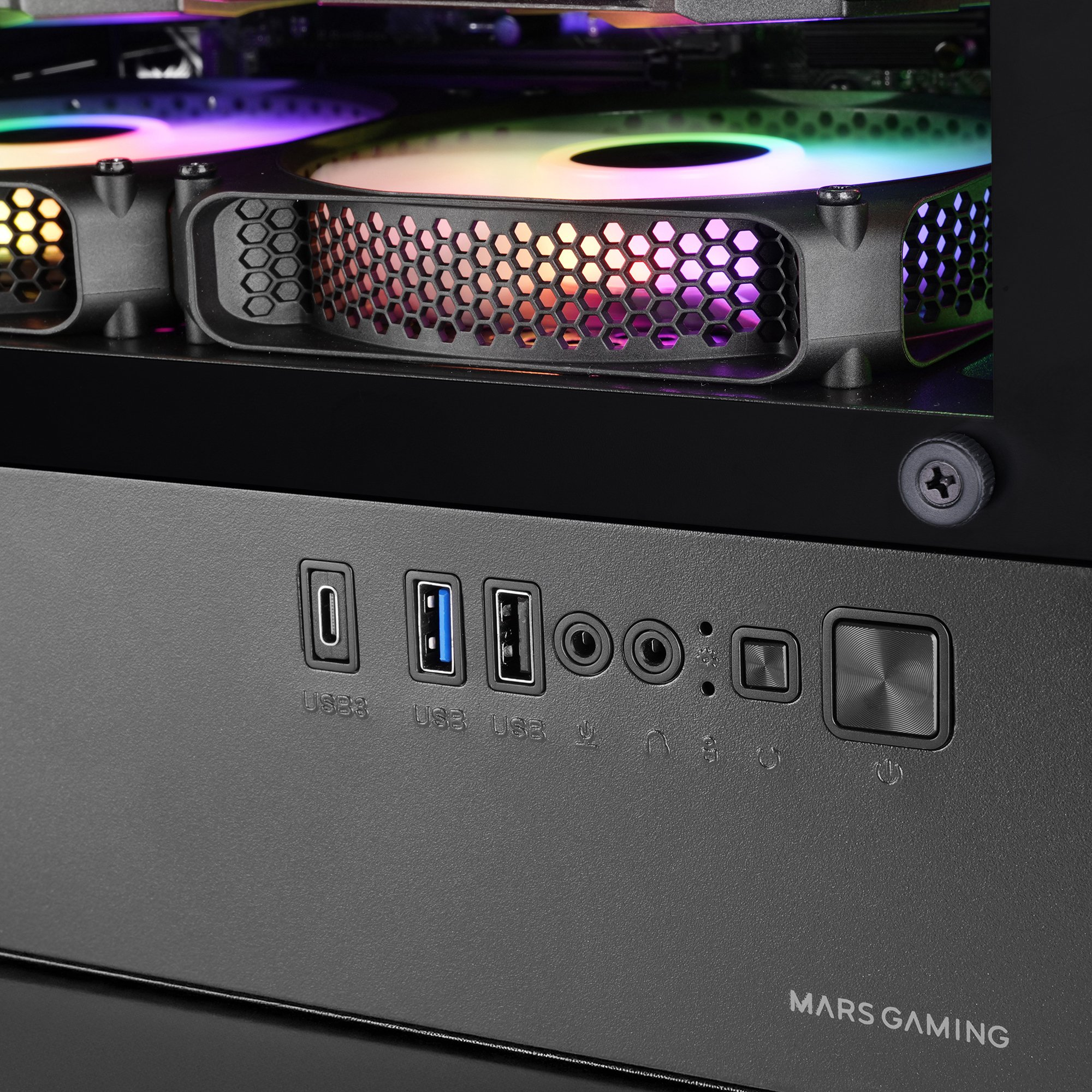 Un case per computer con ventole, porte USB e jack audio.