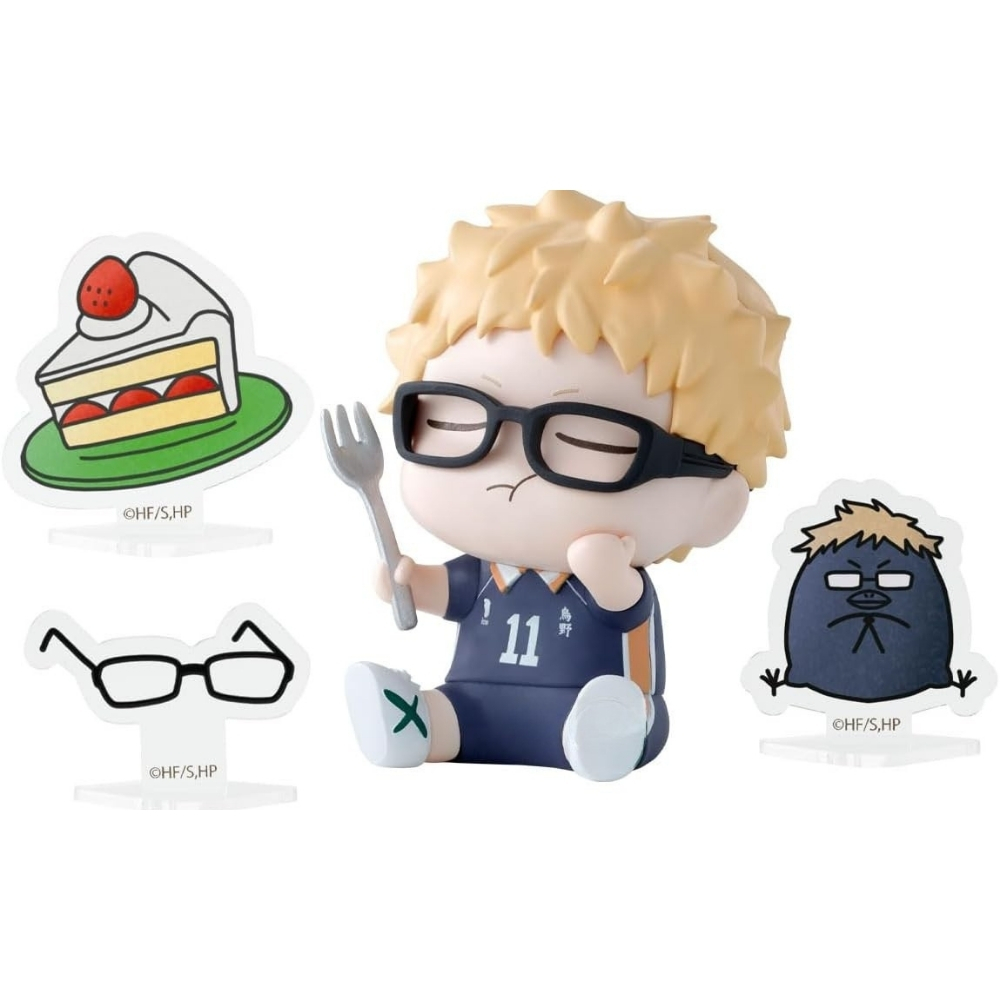 Eine Figur mit blonden Haaren und Brille hält eine Gabel. Daneben sind ein Kuchenstück und ein Vogel.