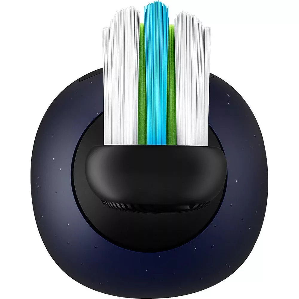 Elektrische Zahnbürste mit blauen, grünen und weißen Borsten auf dunklem Kreis.