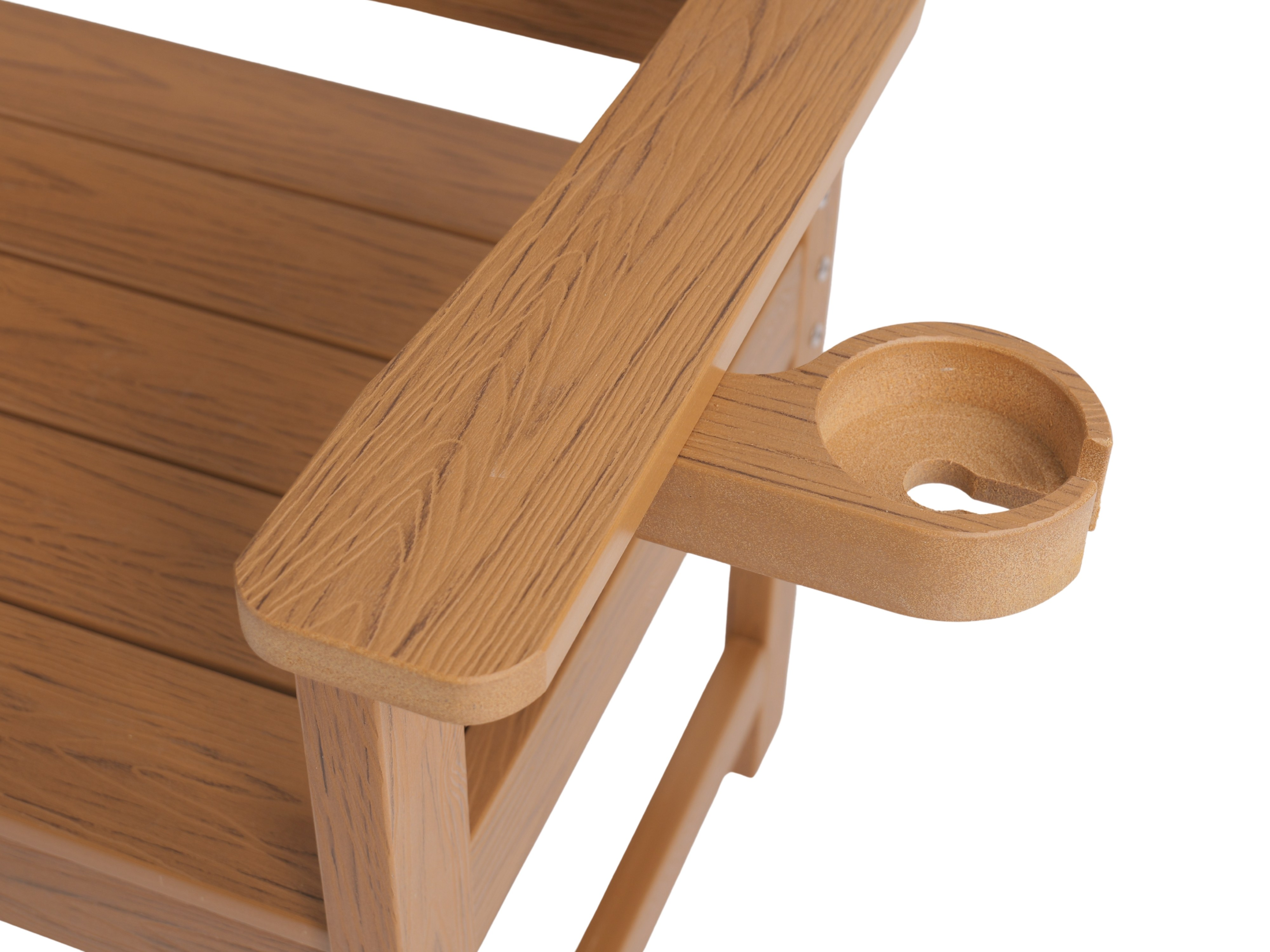 Brauner Adirondack-Stuhl mit integriertem Getränkehalter und Holzmaserung.
