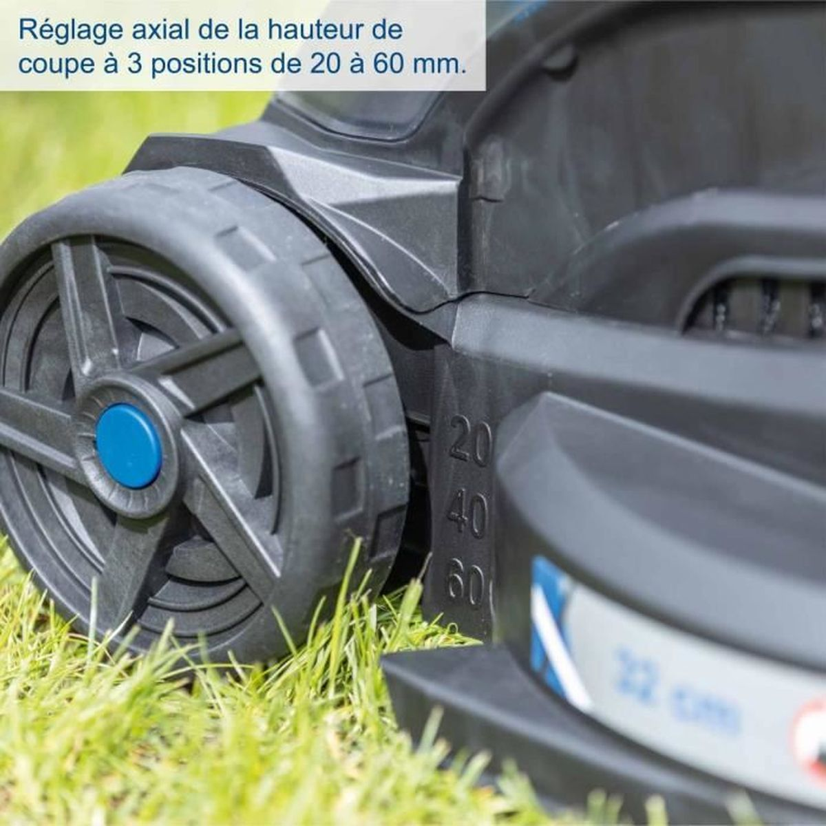 Nahaufnahme eines Rasenmähers mit Rad und Schnitthöheneinstellung 20-60mm.