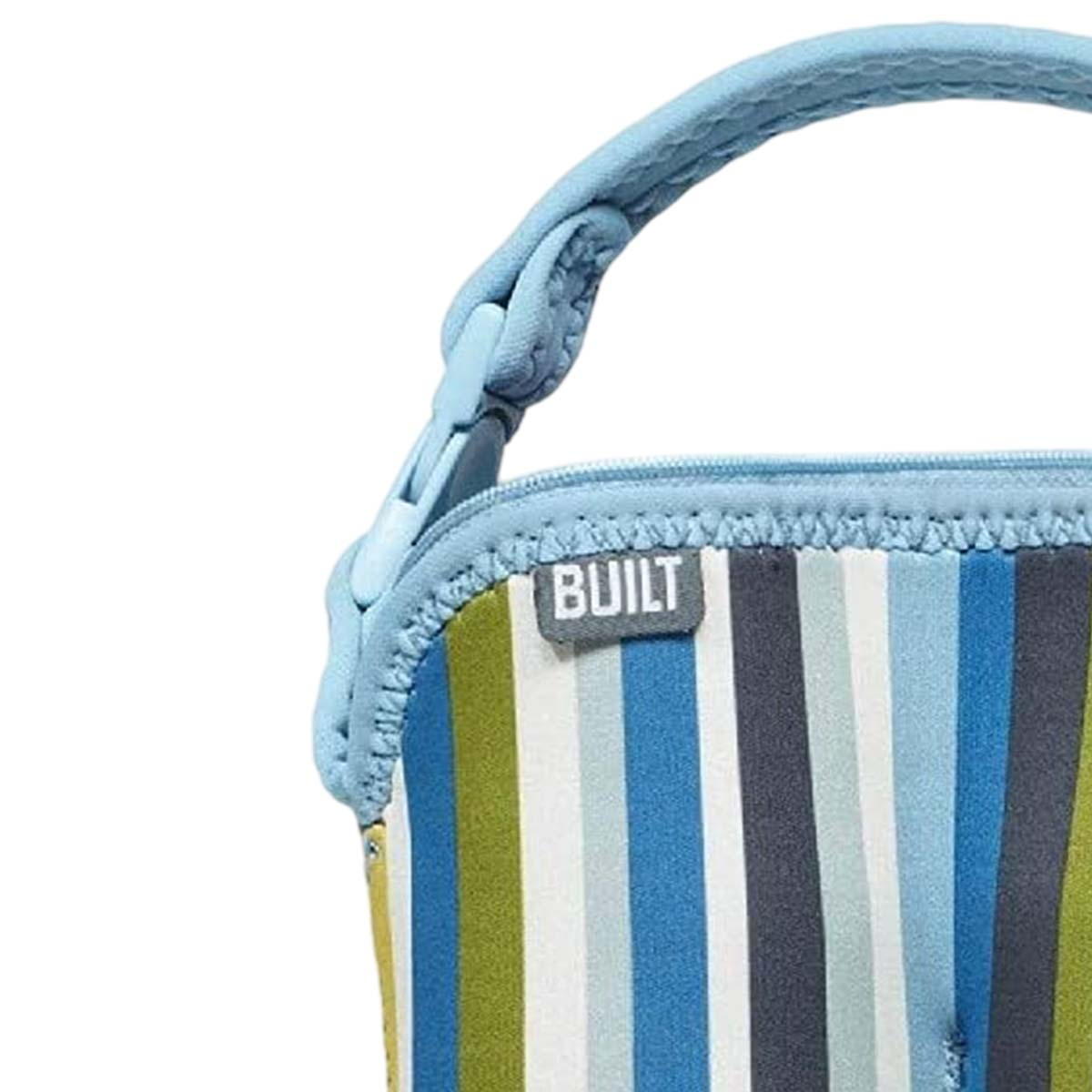 Blaue Tasche mit vertikalen Streifen in Grün, Blau und Grau.