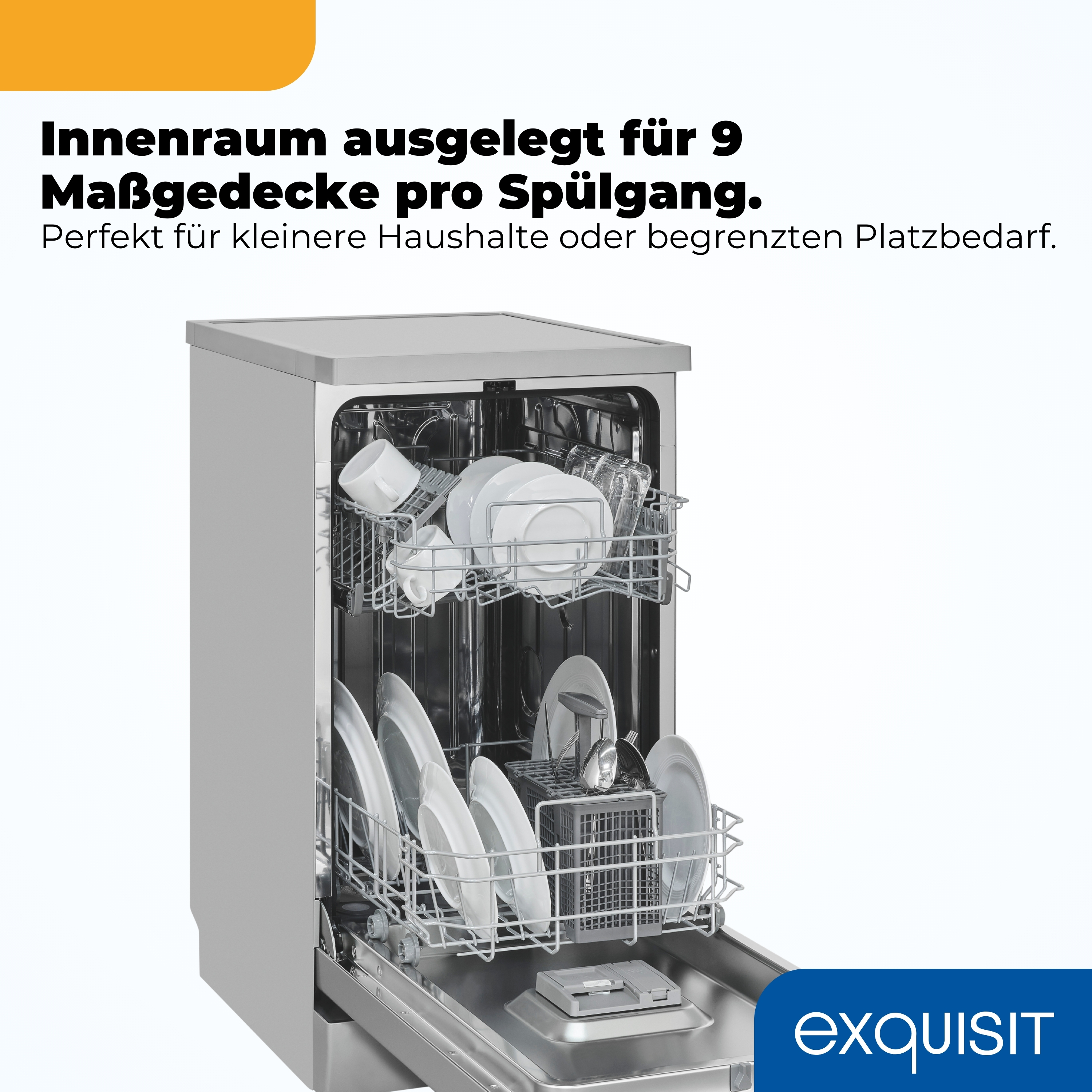 Ein offener Geschirrspüler mit Geschirr auf zwei Körben.