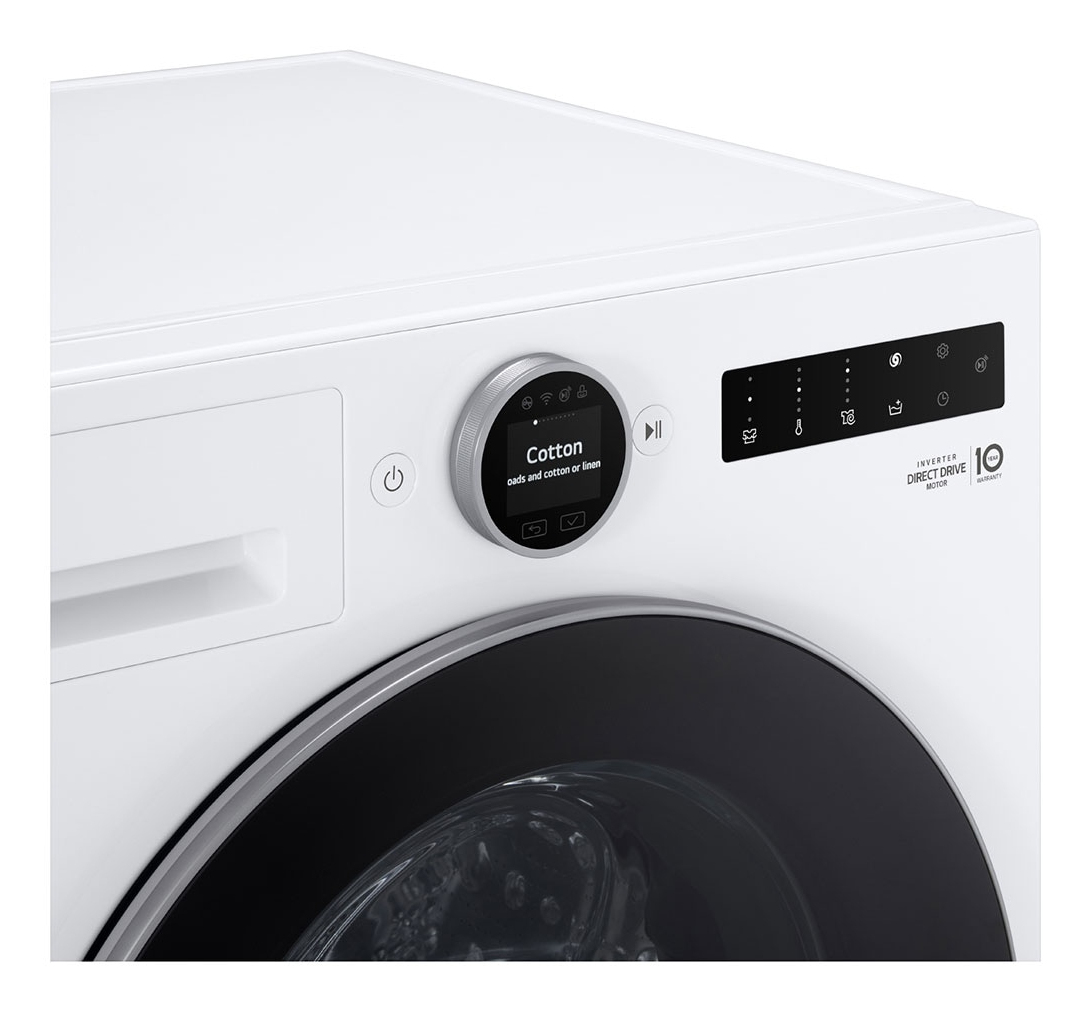 Close-up van een witte wasmachine met digitaal display waarop staat 