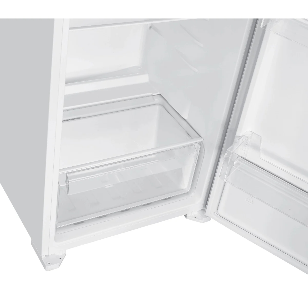 Ein leerer weißer Kühlschrank mit einer Schublade und offenem Fach.
