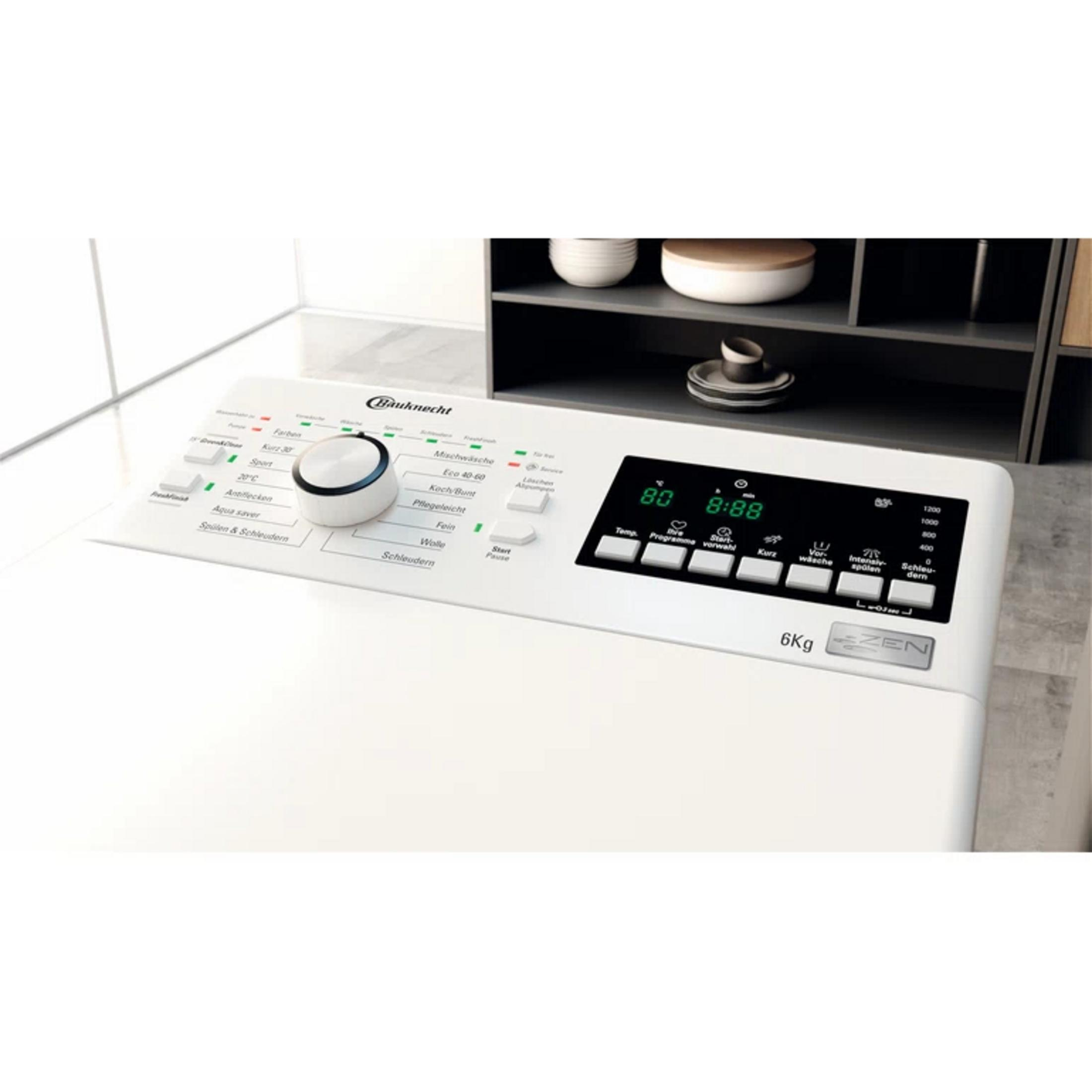 Eine weiße Bauknecht Waschmaschine mit digitaler Anzeige und Drehknopf.