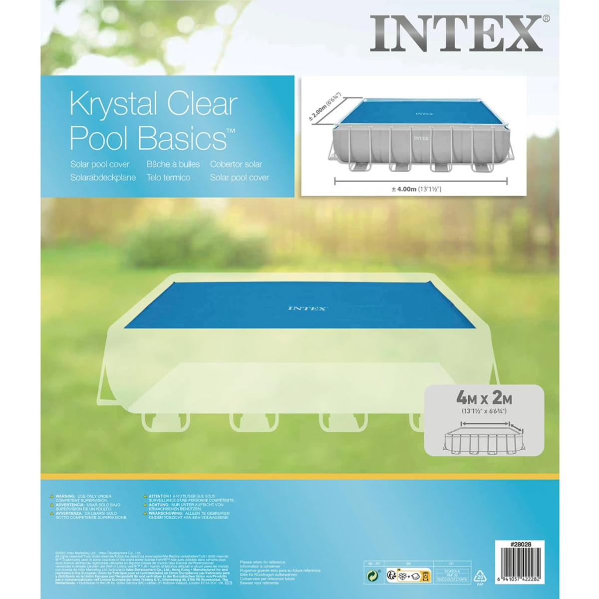 Eine blaue Poolabdeckung von Intex mit den Maßen 4m x 2m liegt auf einer Rasenfläche.
