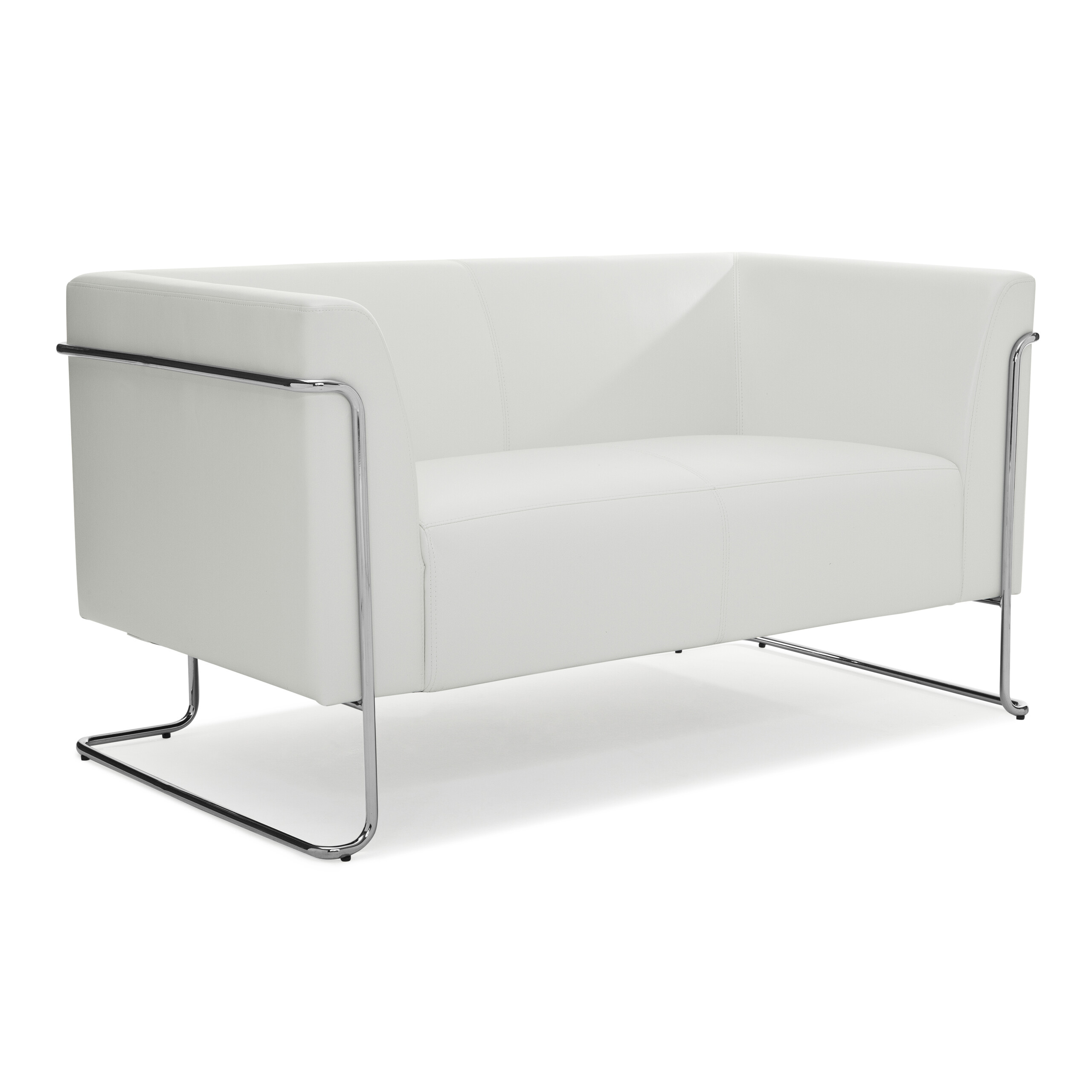 Weißes Ledersofa mit Chromgestell und geraden Linien.