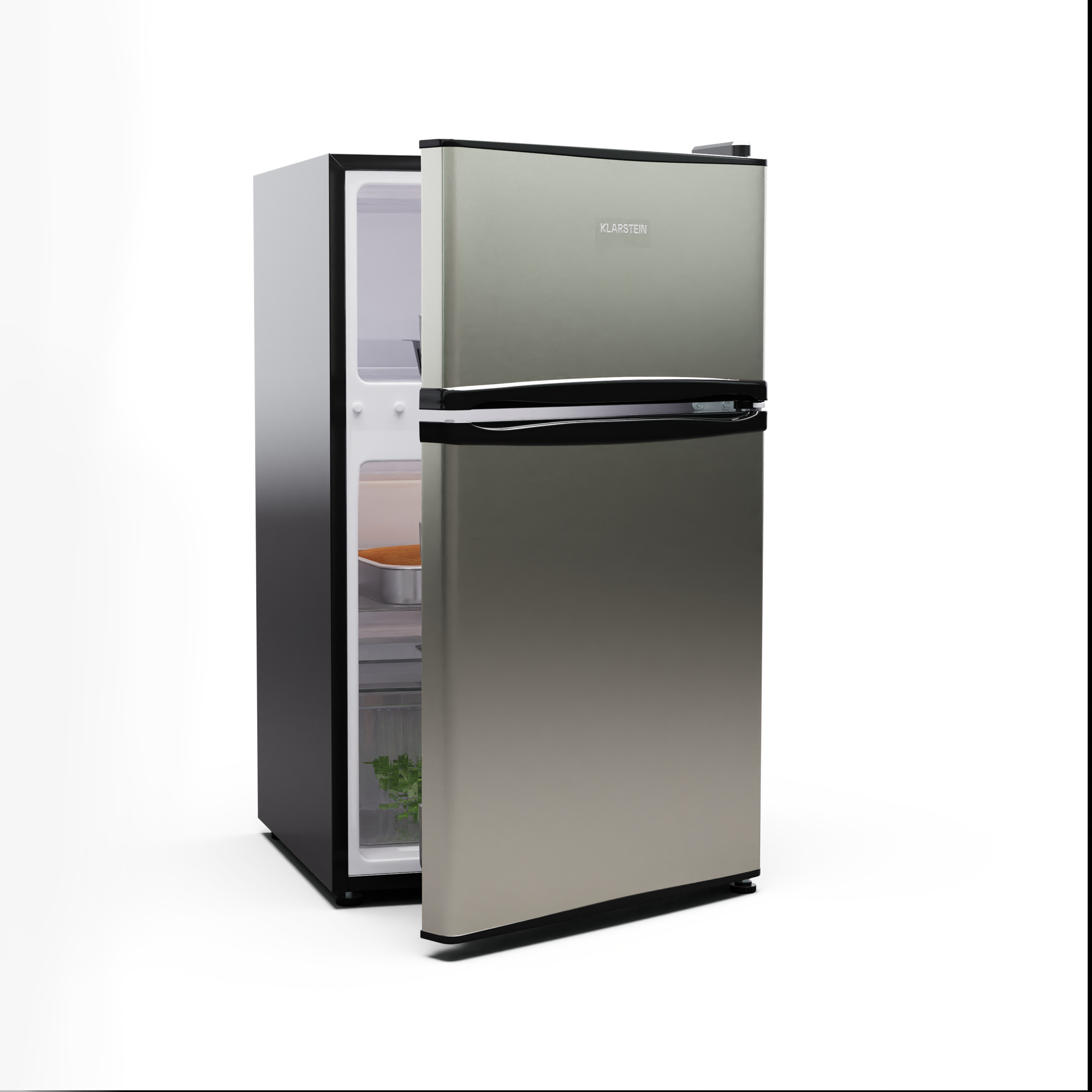 Ein silberner Klarstein-Kühlschrank mit offener Tür, darin ein Kuchen in einer Metallform.
