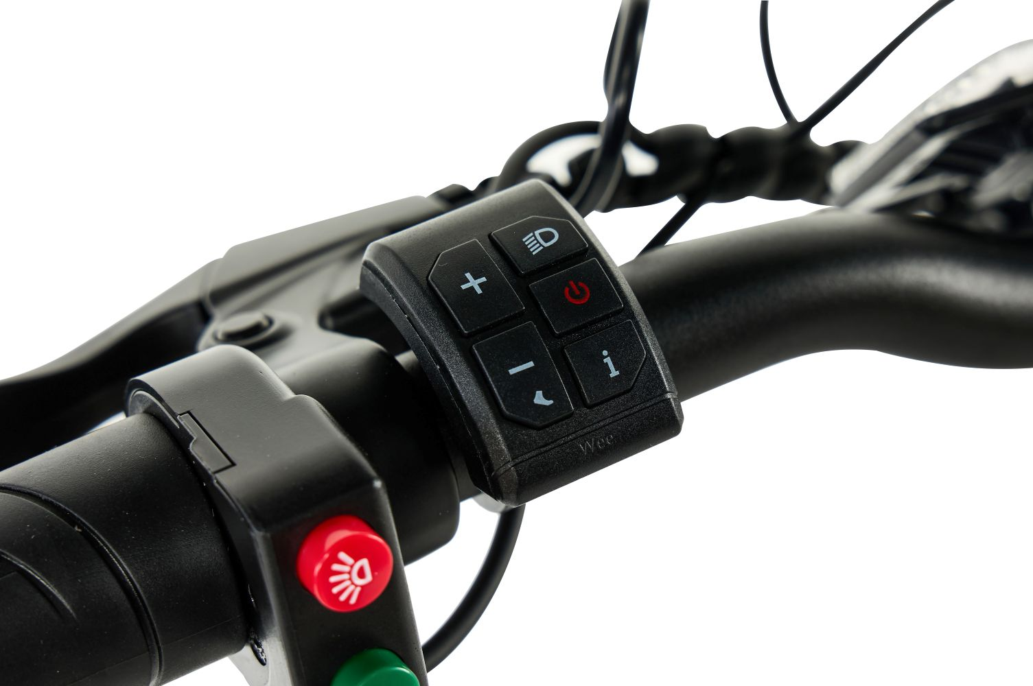 Primer plano del manillar de e-bike con controles: luz, más, menos, encendido/apagado, info.