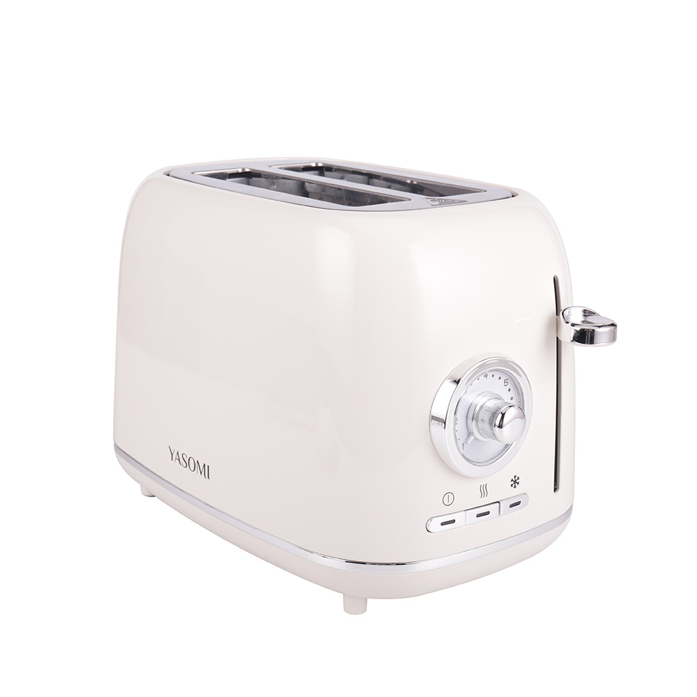 Krem rengi retro tost makinesi, beyaz zeminde krom detaylı.