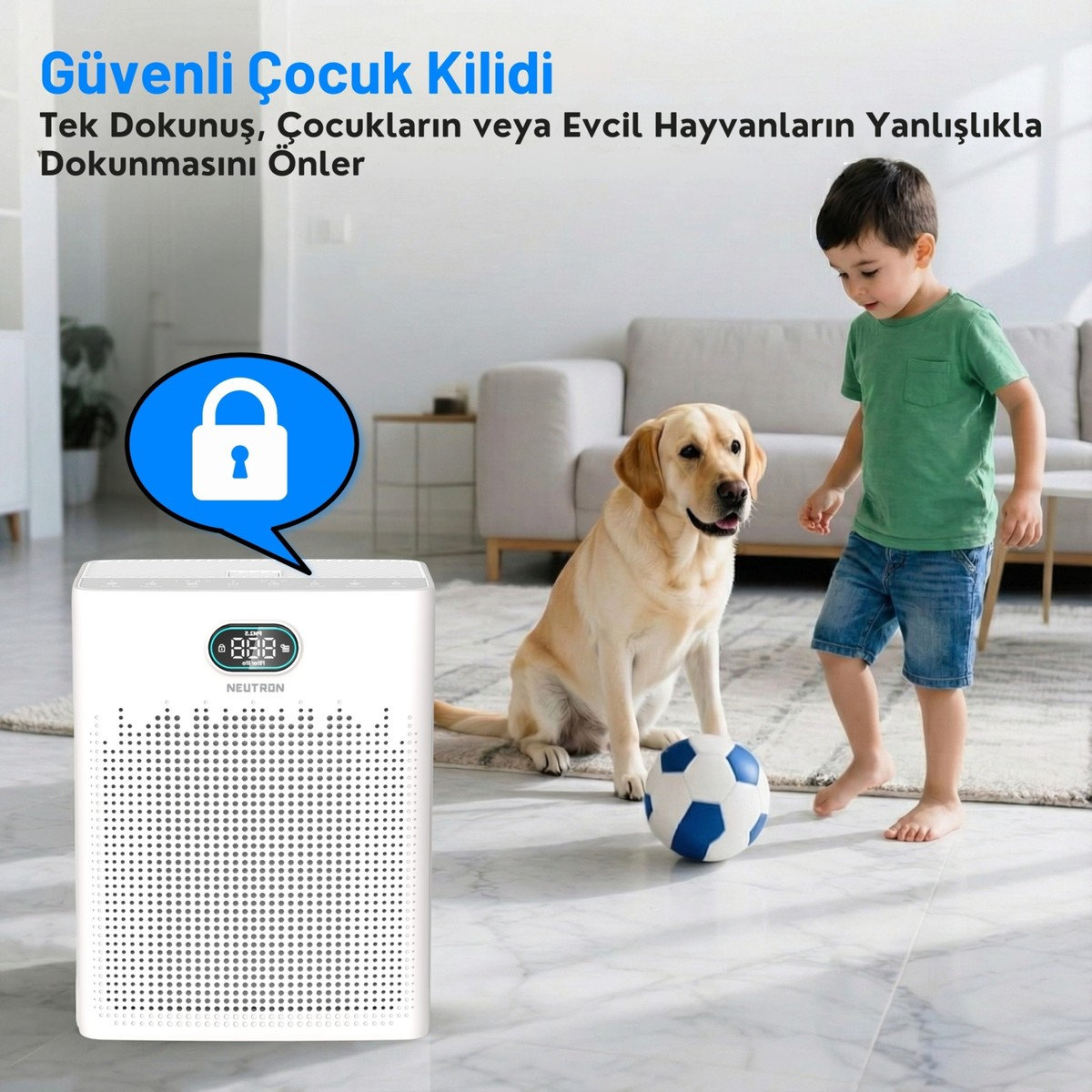 Bir çocuk ve bir köpek, kilit simgeli beyaz bir hava temizleyicinin yanında oturuyor.