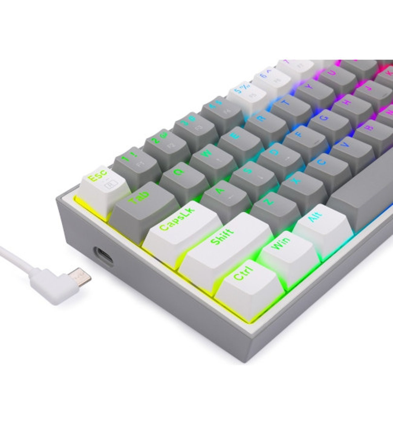 RGB aydınlatmalı gri klavye ve beyaz USB-C kablosu.