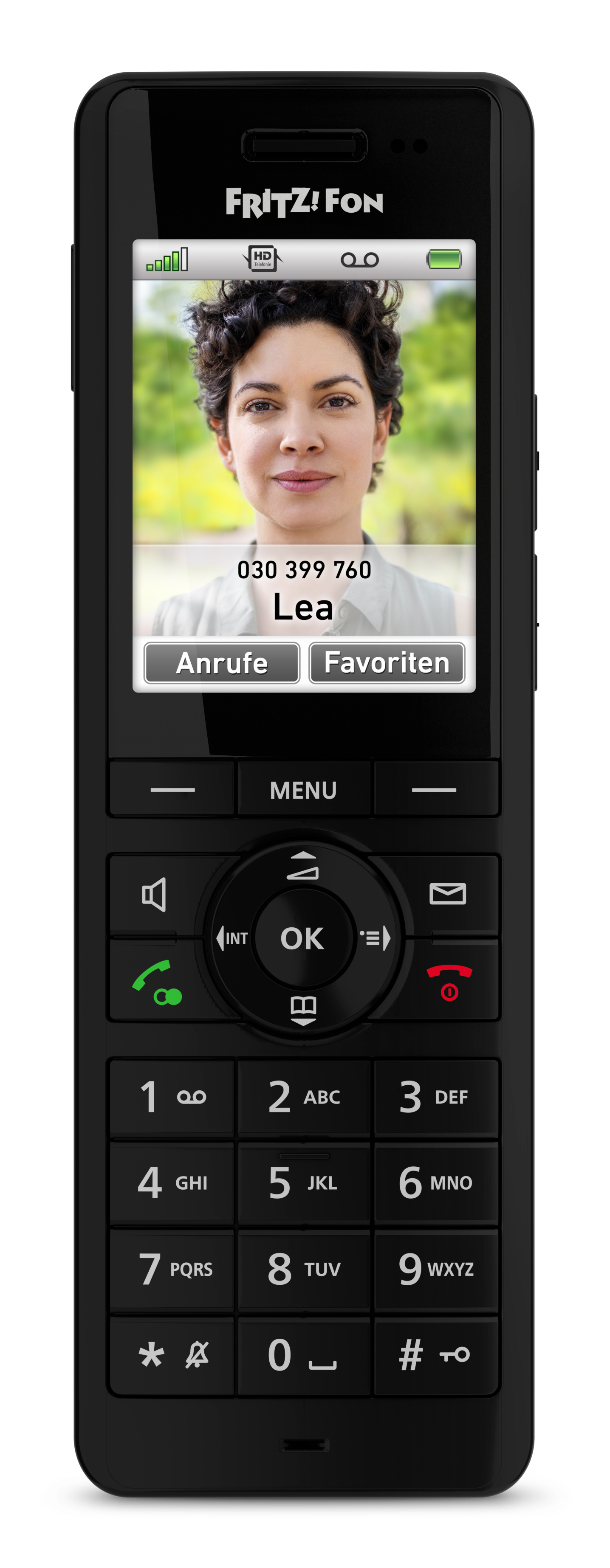 Un téléphone DECT Fritz!Fon noir affiche le contact Lea avec numéro et boutons d'appel.