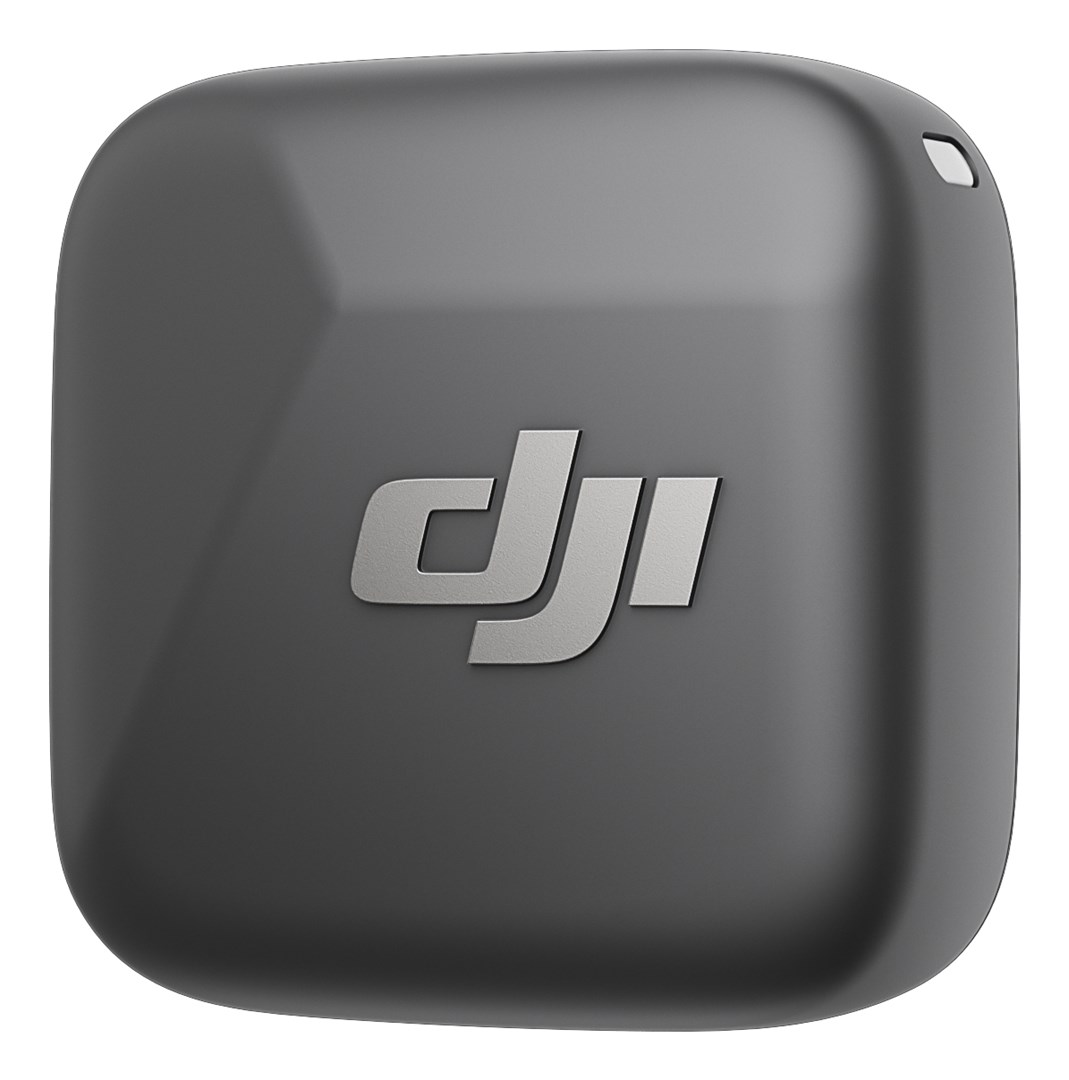 Ein dunkler, rechteckiger Gegenstand mit abgerundeten Ecken und einem DJI-Logo.