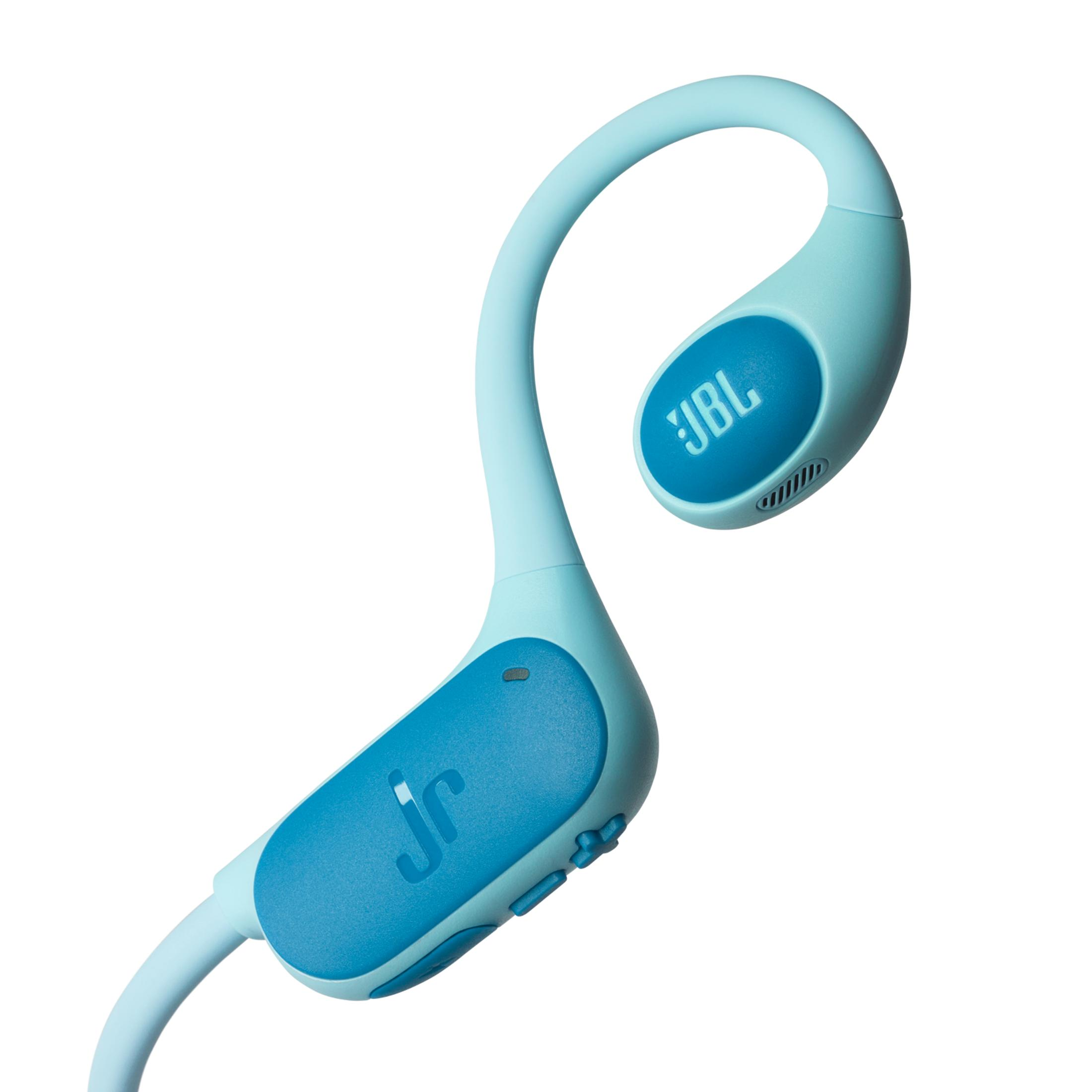 Un audífono JBL azul claro con logo JR azul sobre fondo blanco.