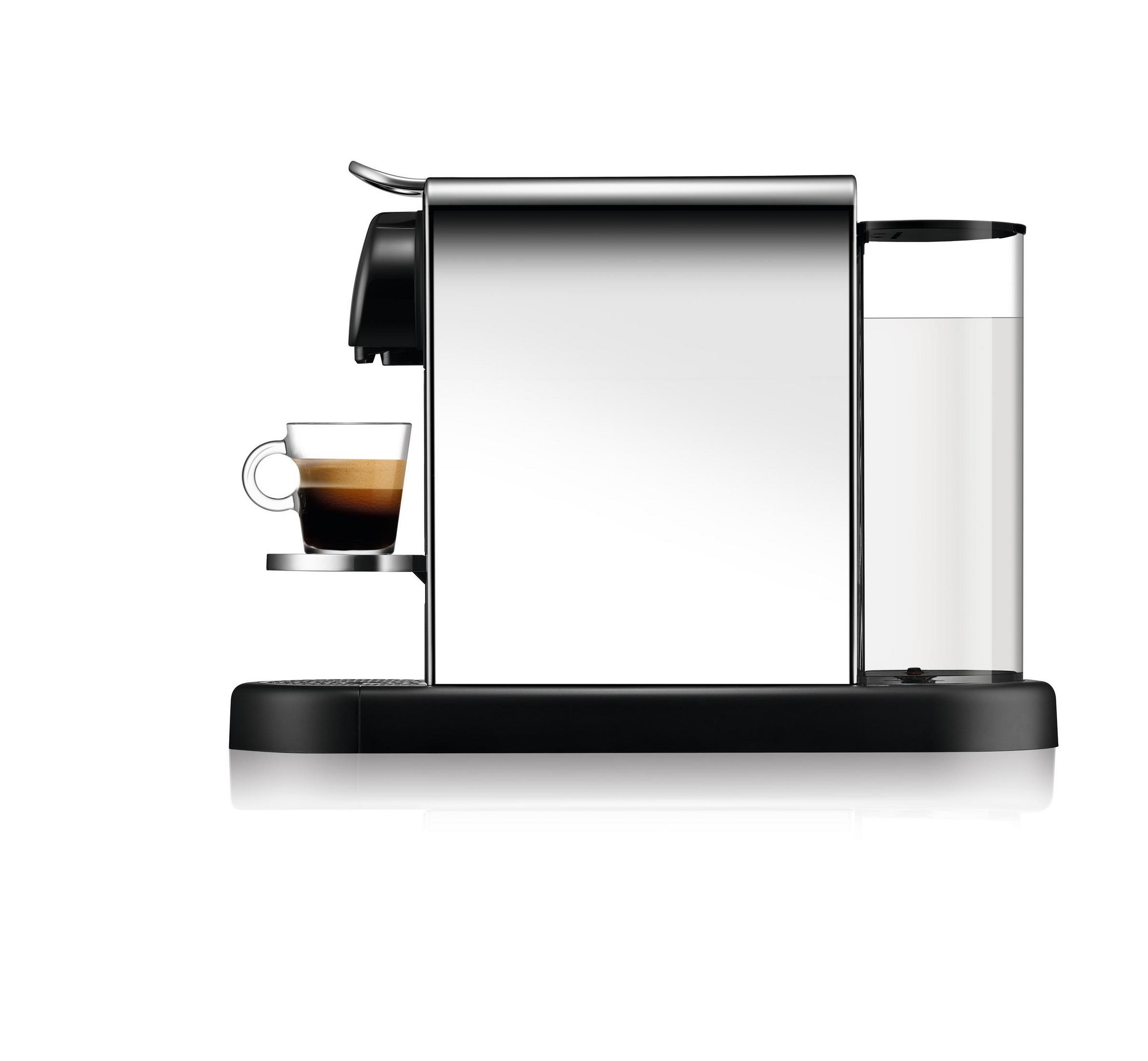 Macchina da caffè con tazza di espresso e serbatoio dell'acqua.