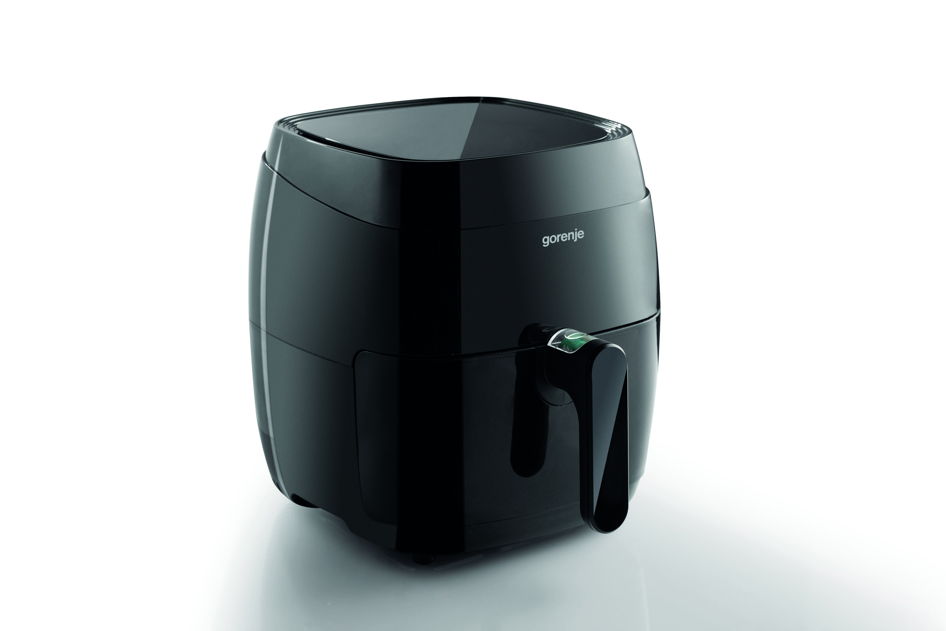 Friggitrice ad aria Gorenje nera con manico e pannello di controllo.