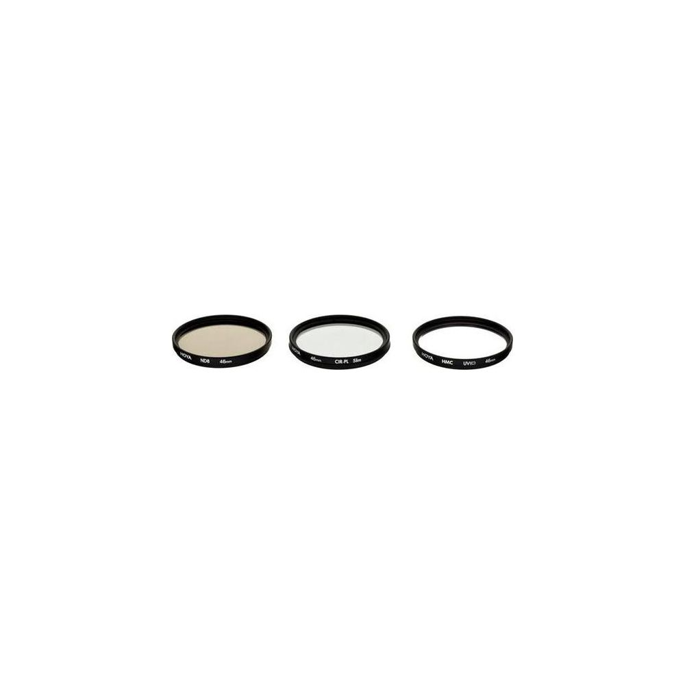 Drie camera lensfilters liggen naast elkaar op een witte achtergrond.