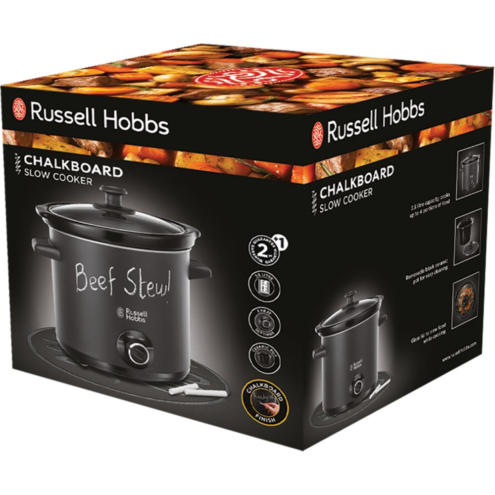 Russell Hobbs Tafelwand Slow Cooker mit der Aufschrift "Beef Stew" und Kochutensilien.