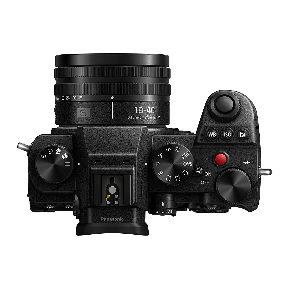 Vue de dessus d'un appareil photo Panasonic noir avec objectif. Commandes et étiquettes visibles.