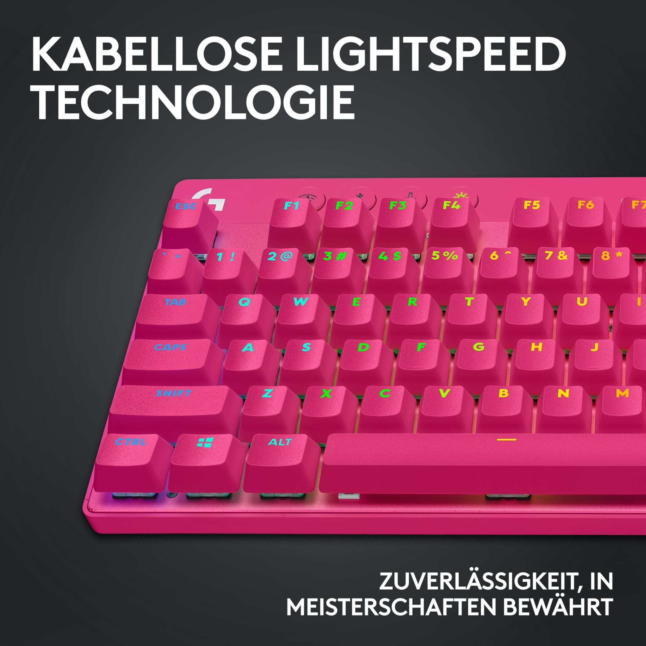 Una tastiera gaming rosa con copritasti blu.