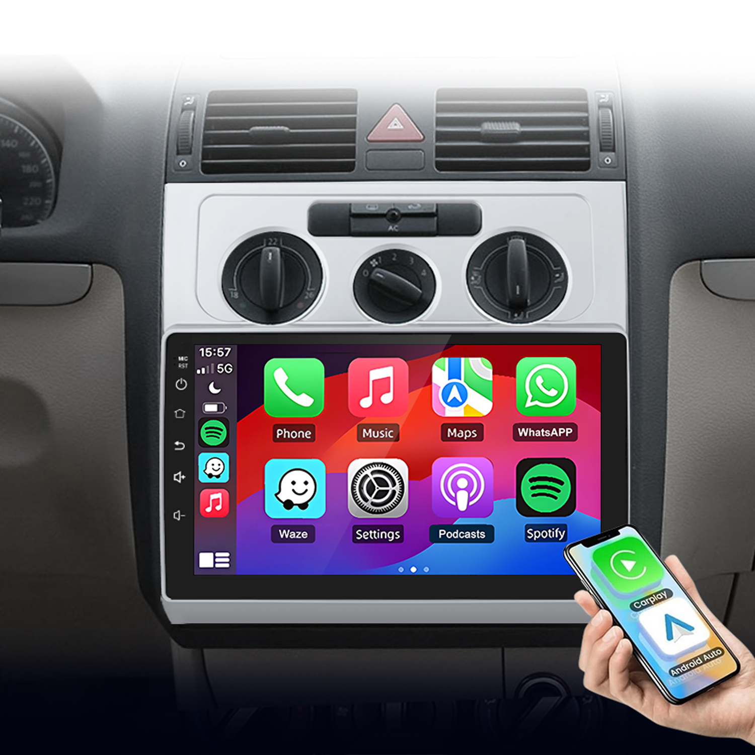 Un smartphone muestra CarPlay y Android Auto junto a una radio de coche.