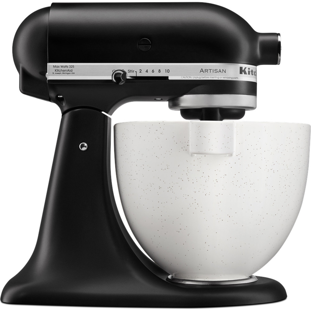 Zwarte keukenmixer met gespikkelde witte kom.