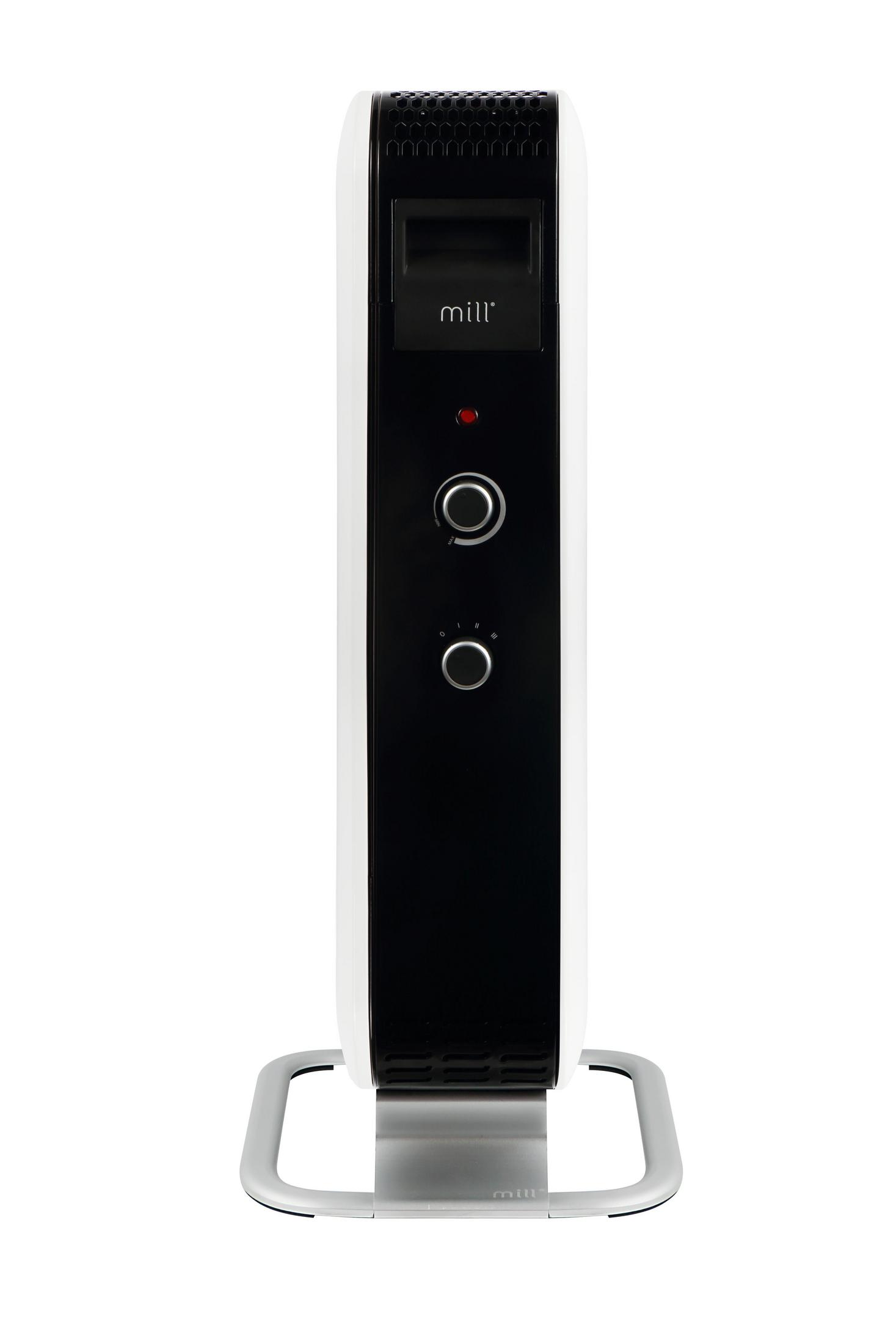 Een wit-zwarte Mill-verwarming met draaiknoppen en een standaardvoet.