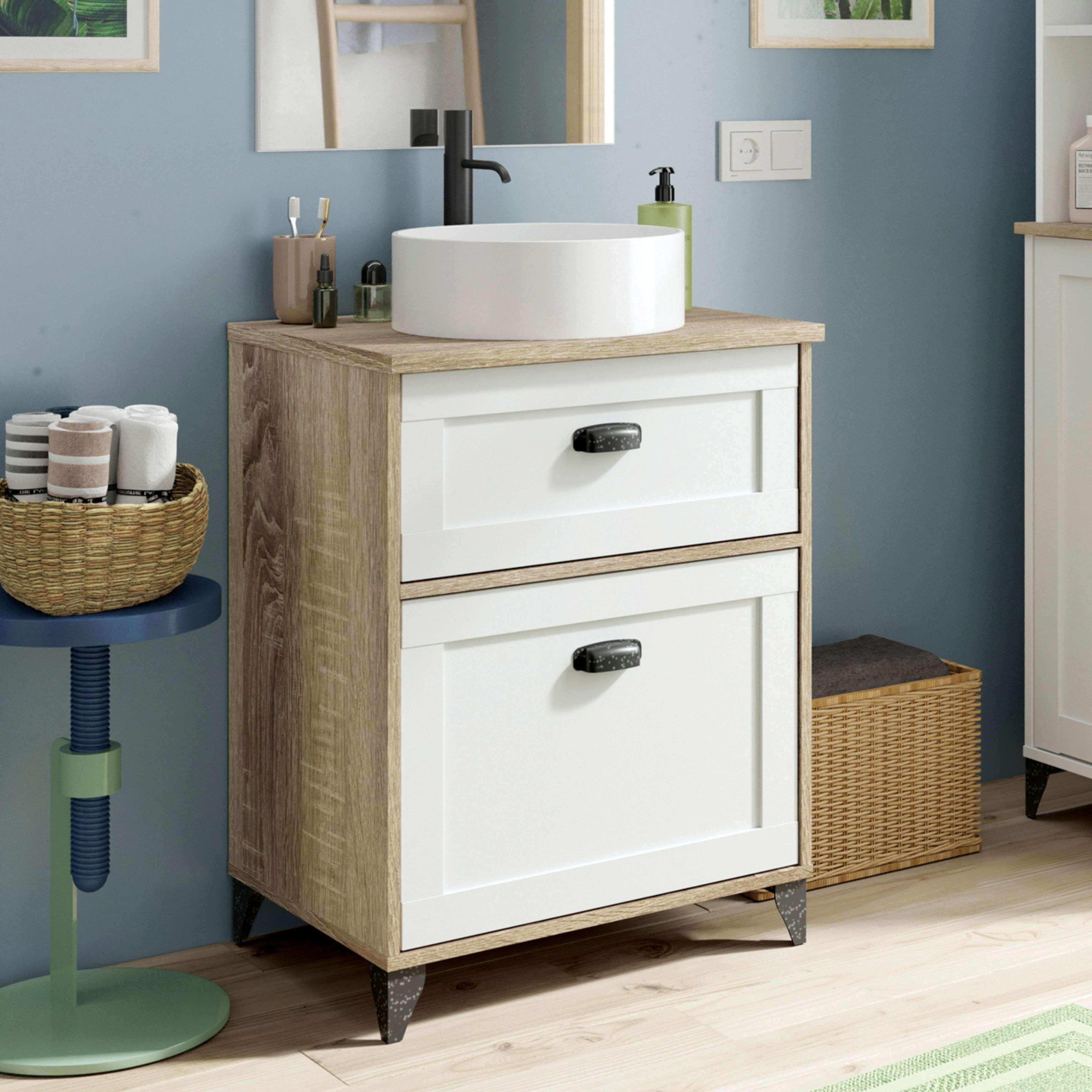 Mueble de baño con lavabo blanco, detalles de madera y cajones.