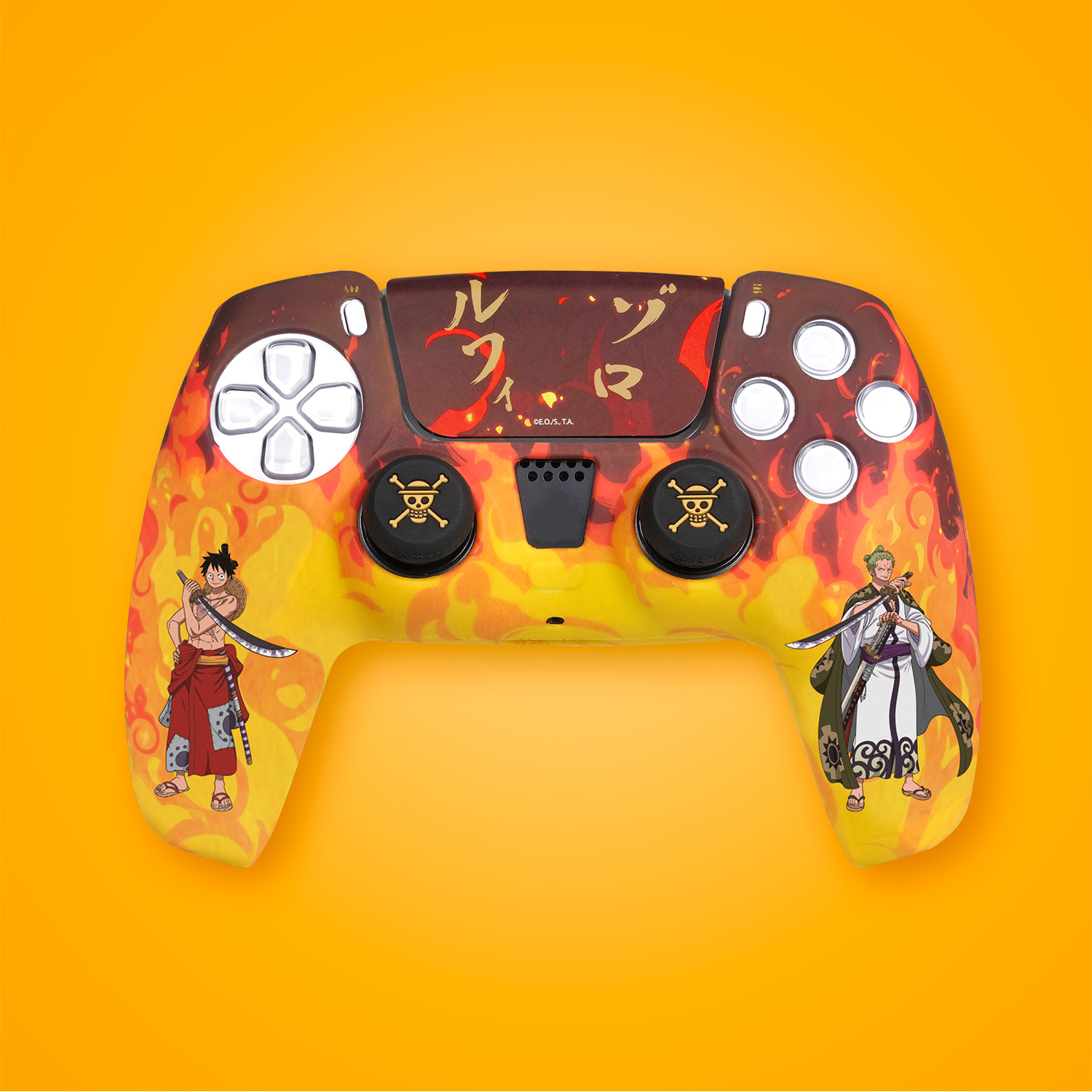 Un controller con personaggi anime e fiamme, con design a teschio.