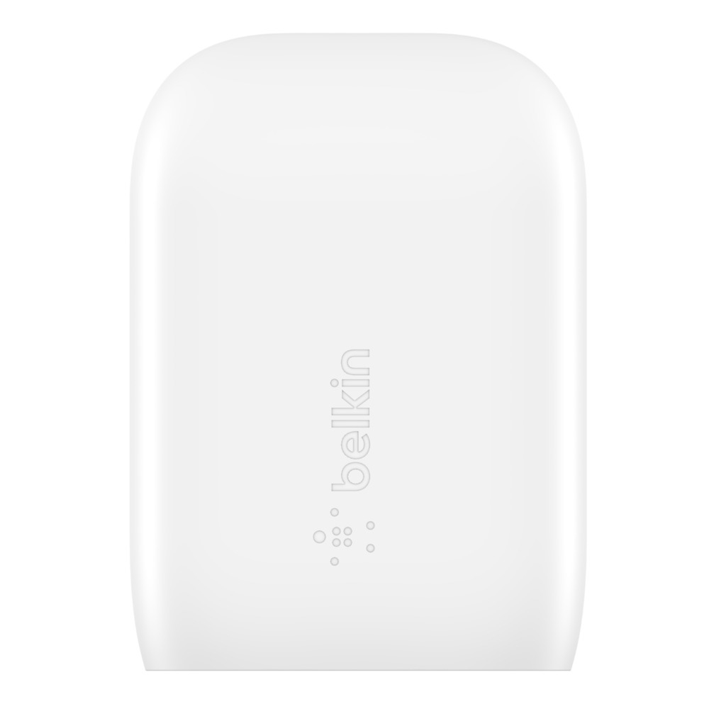 Ein weißes Belkin kabelloses Ladegerät mit abgerundeter rechteckiger Form und Logo.