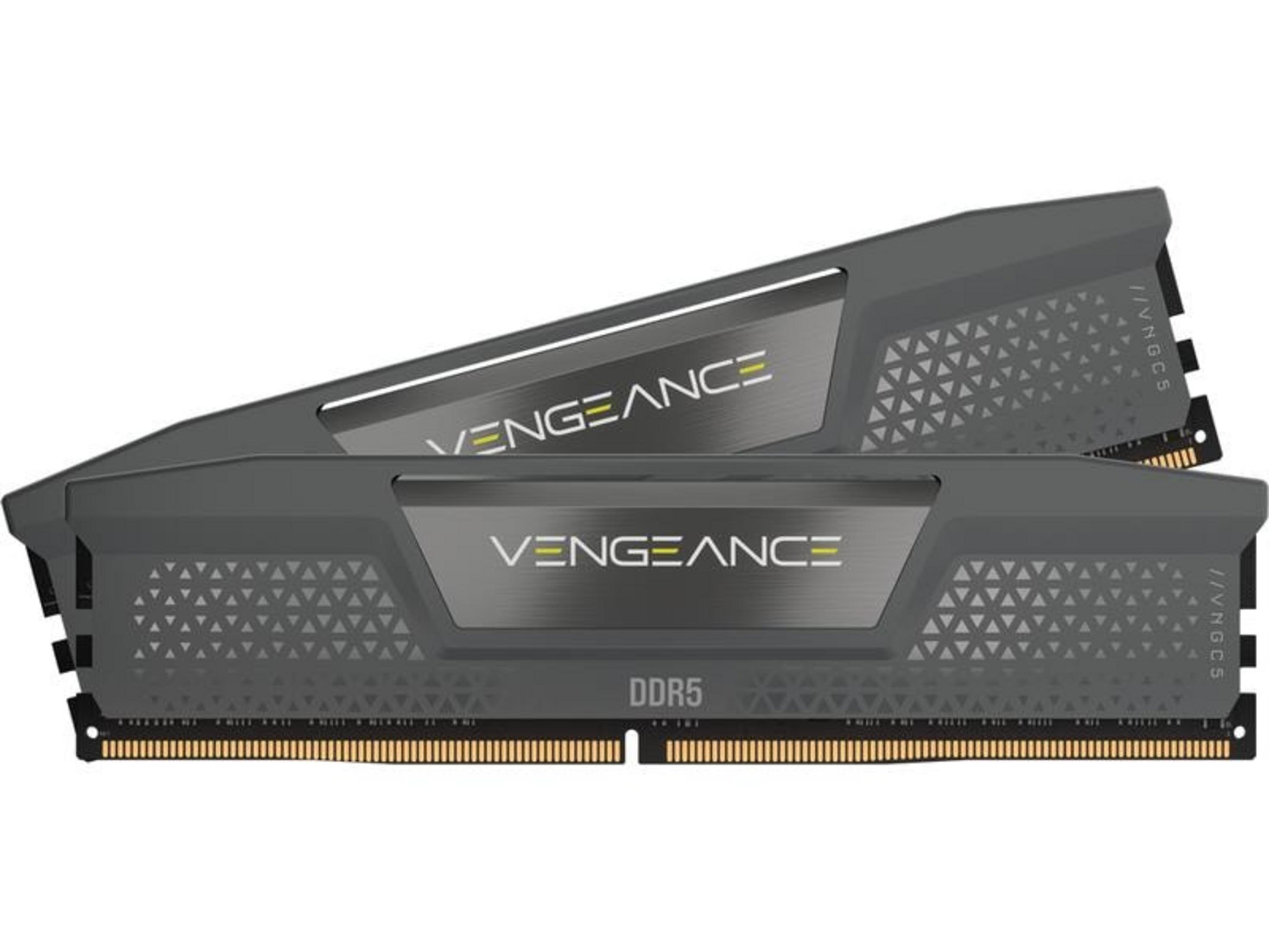 Zwei dunkelgraue DDR5-RAM-Module mit VENGEANCE-Logo gestapelt.