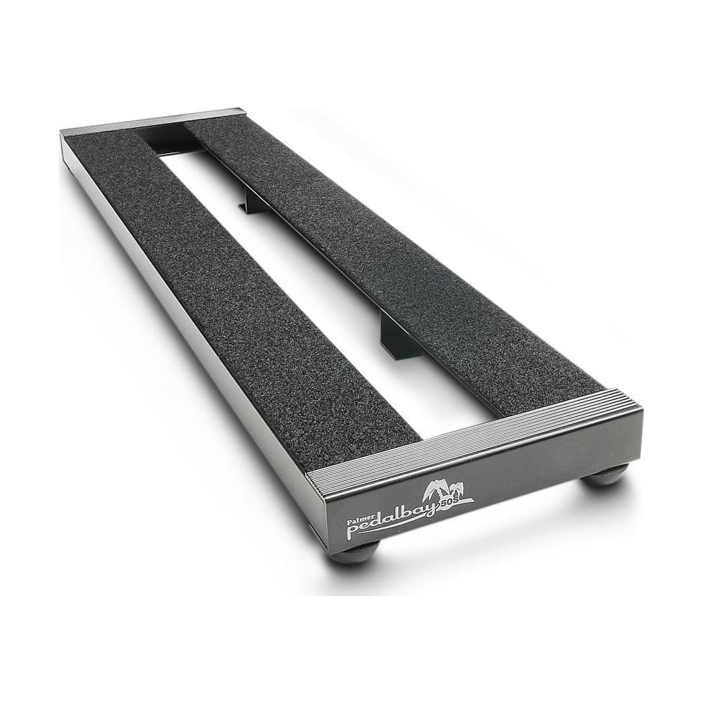 Een grijs pedalboardframe met twee beklede oppervlakken en Palmer-logo.
