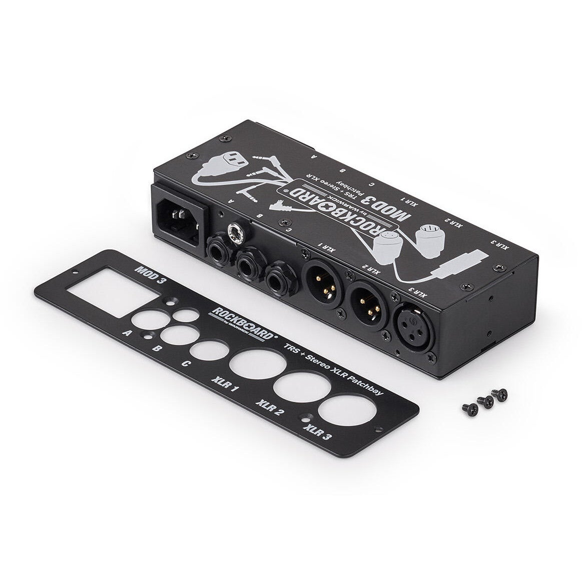 Zwarte Rockboard MOD 3 TRS + Stereo XLR patchbay met connectoren en schroeven op witte achtergrond.