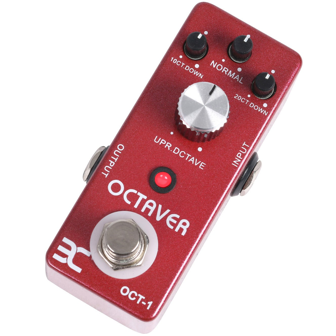 Een rood octaver gitaareffectpedaal met witte labels en knoppen.