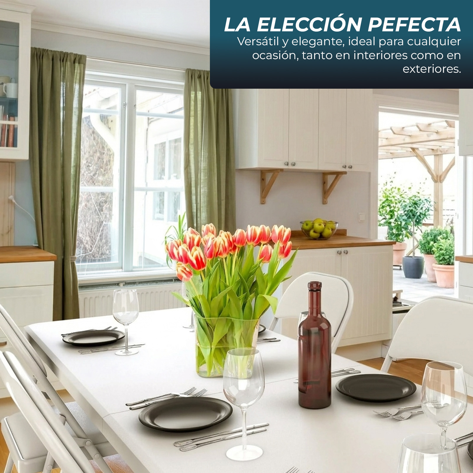 Una mesa de comedor puesta con tulipanes y copas de vino, lista.