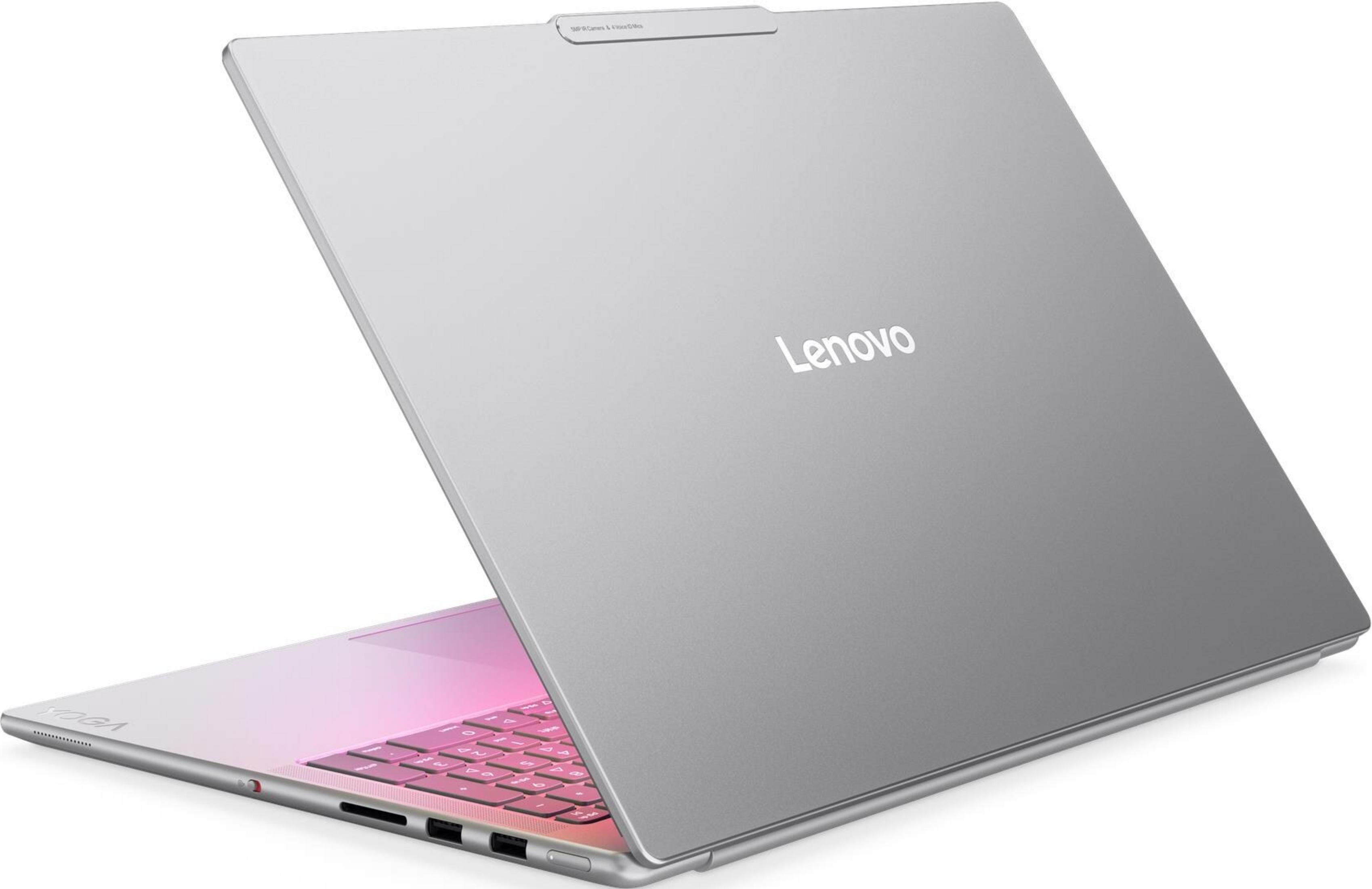 Ein silberner Laptop mit beleuchteter Tastatur und Lenovo-Logo.