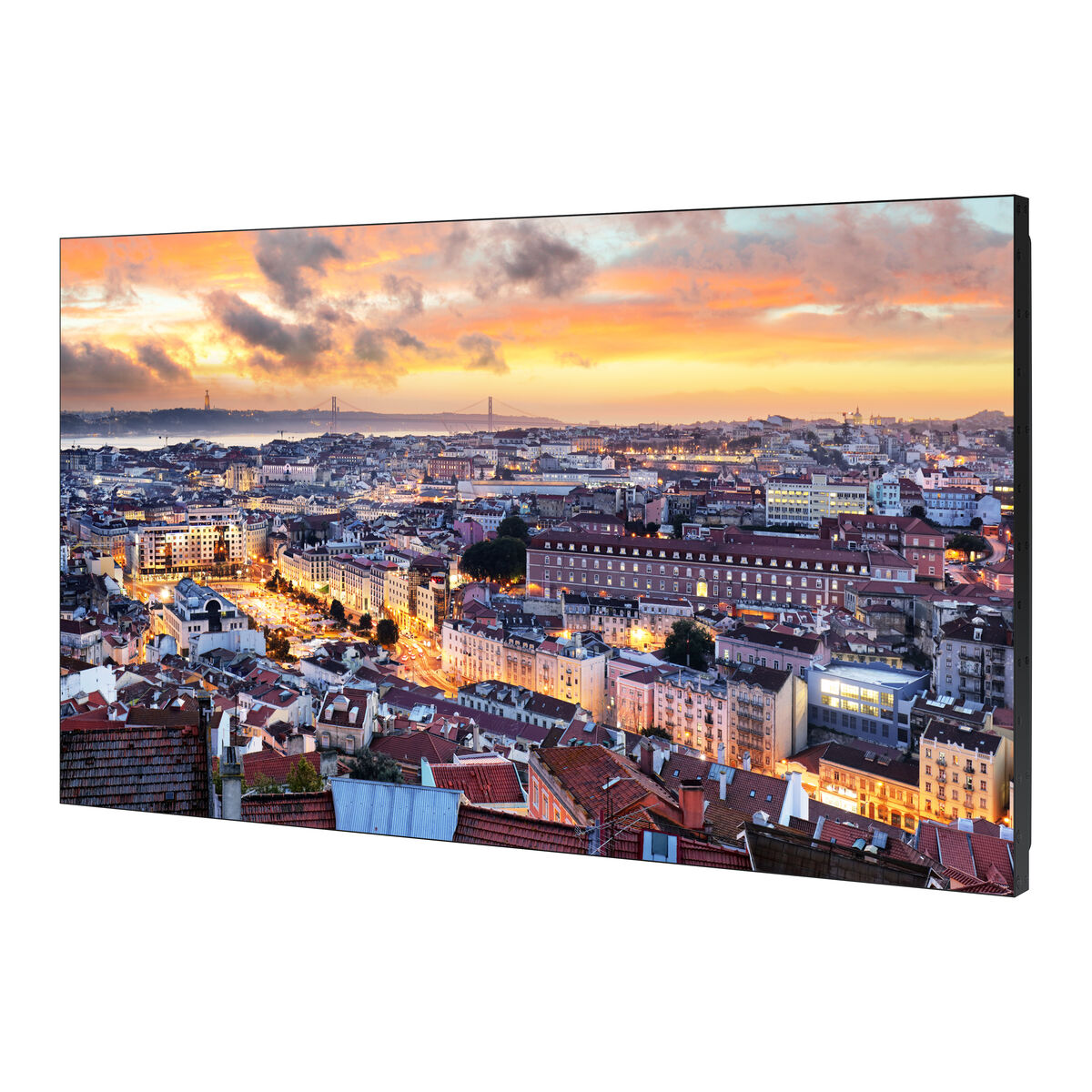 Paesaggio urbano al tramonto con ponte e fiume.