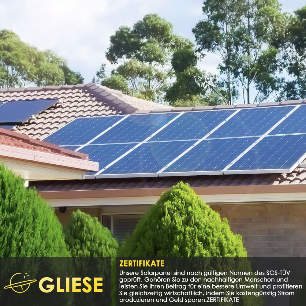 Solarmodule auf einem Hausdach mit Bäumen im Hintergrund.