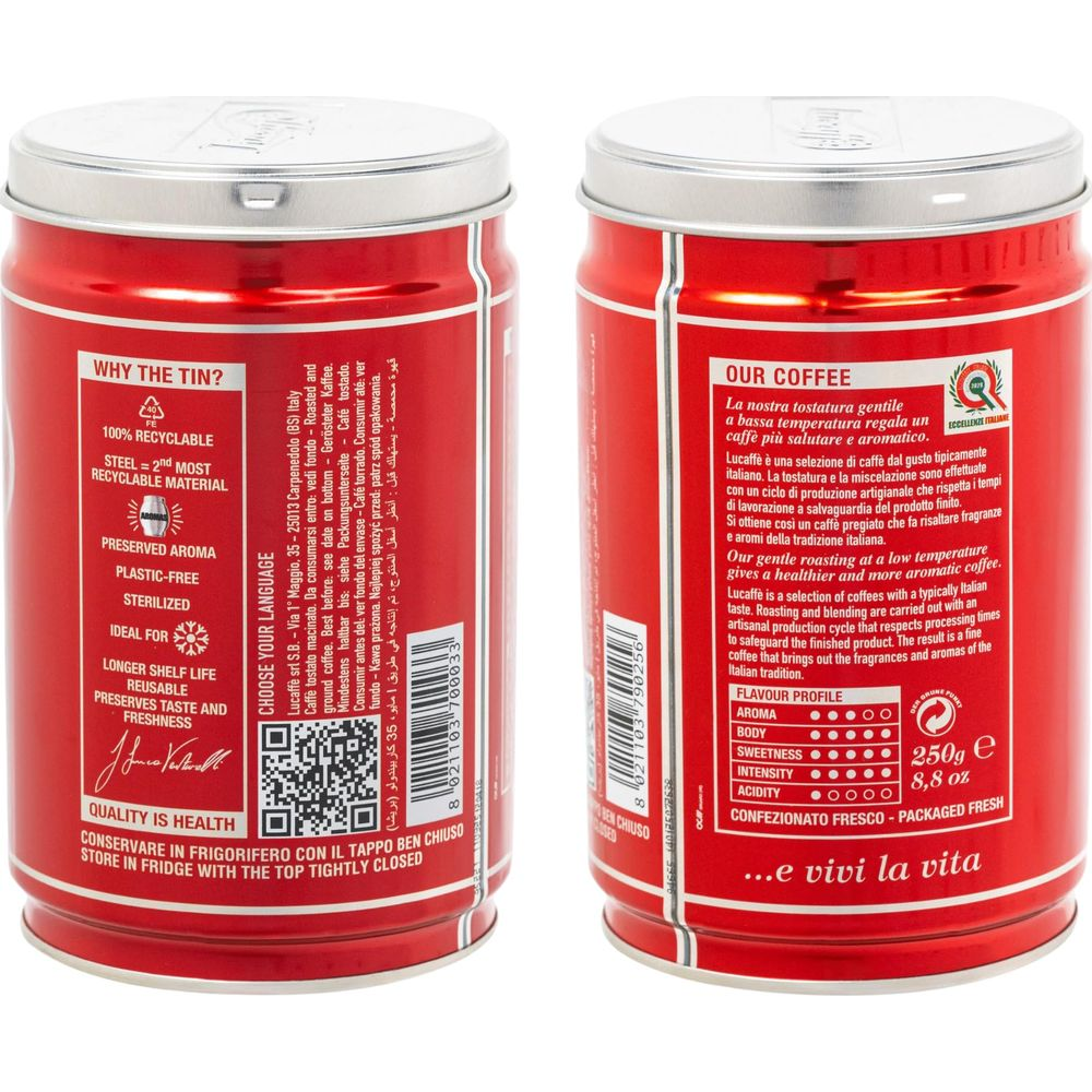 Zwei rote Kaffeedosen nebeneinander. Die linke Dose zeigt Informationen zur Wiederverwertbarkeit.
