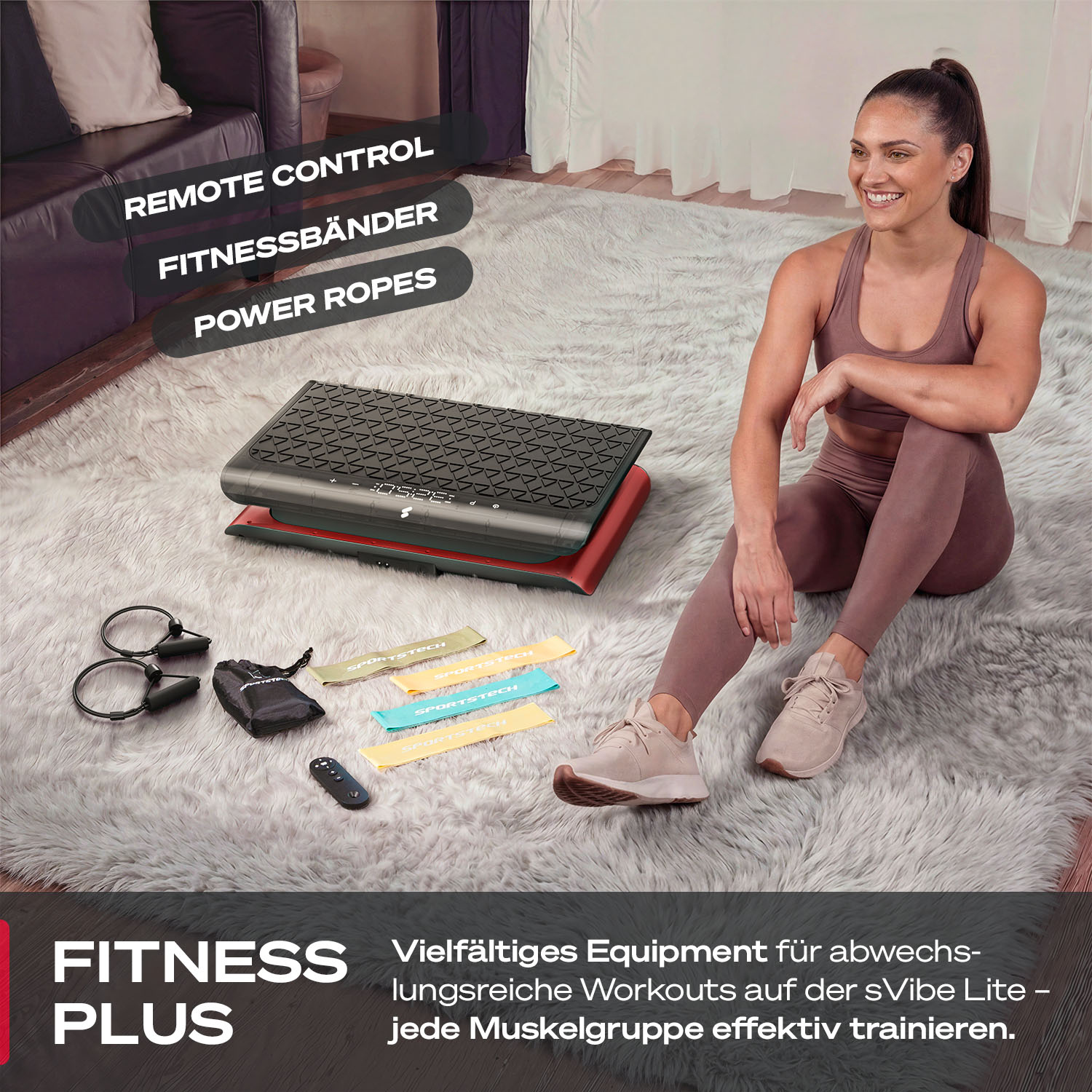 Frau sitzt auf flauschigem Teppich neben Vibrationsplatte und Trainingsgeräten.