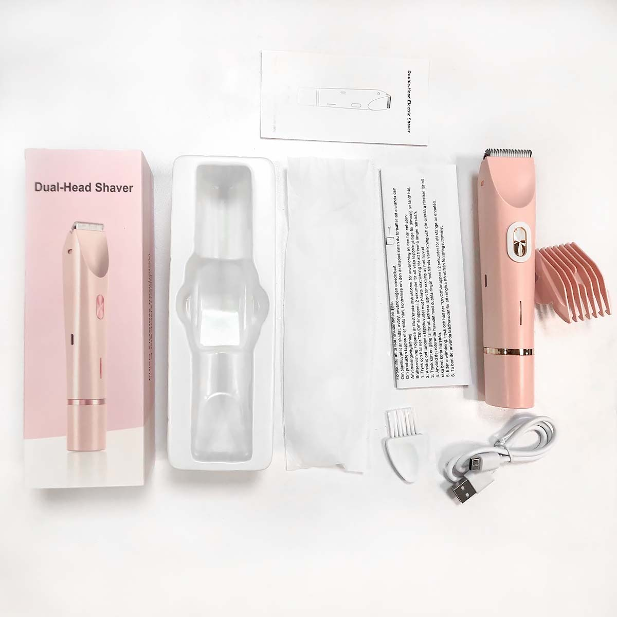 Ein rosa Elektrorasierer mit Zubehör und Anleitung auf weißem Hintergrund.