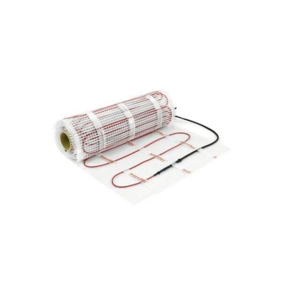 Zrolowana mata podłogowa z czerwonymi przewodami grzewczymi na białej siatce.