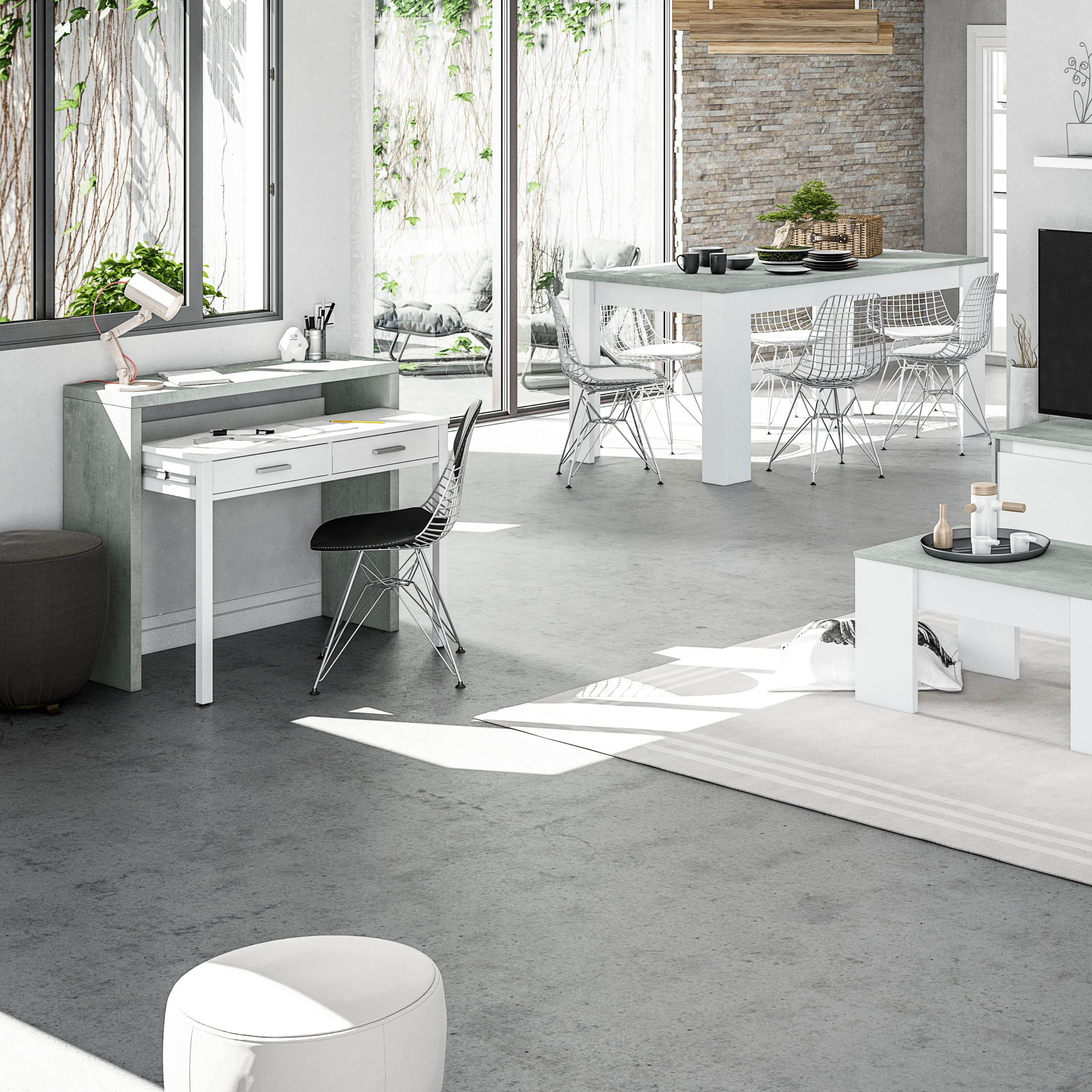 Una sala de estar luminosa con escritorio, mesa de comedor y asientos.