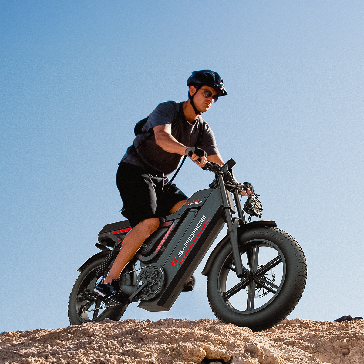 Mężczyzna jedzie rowerem elektrycznym po skalistym terenie.