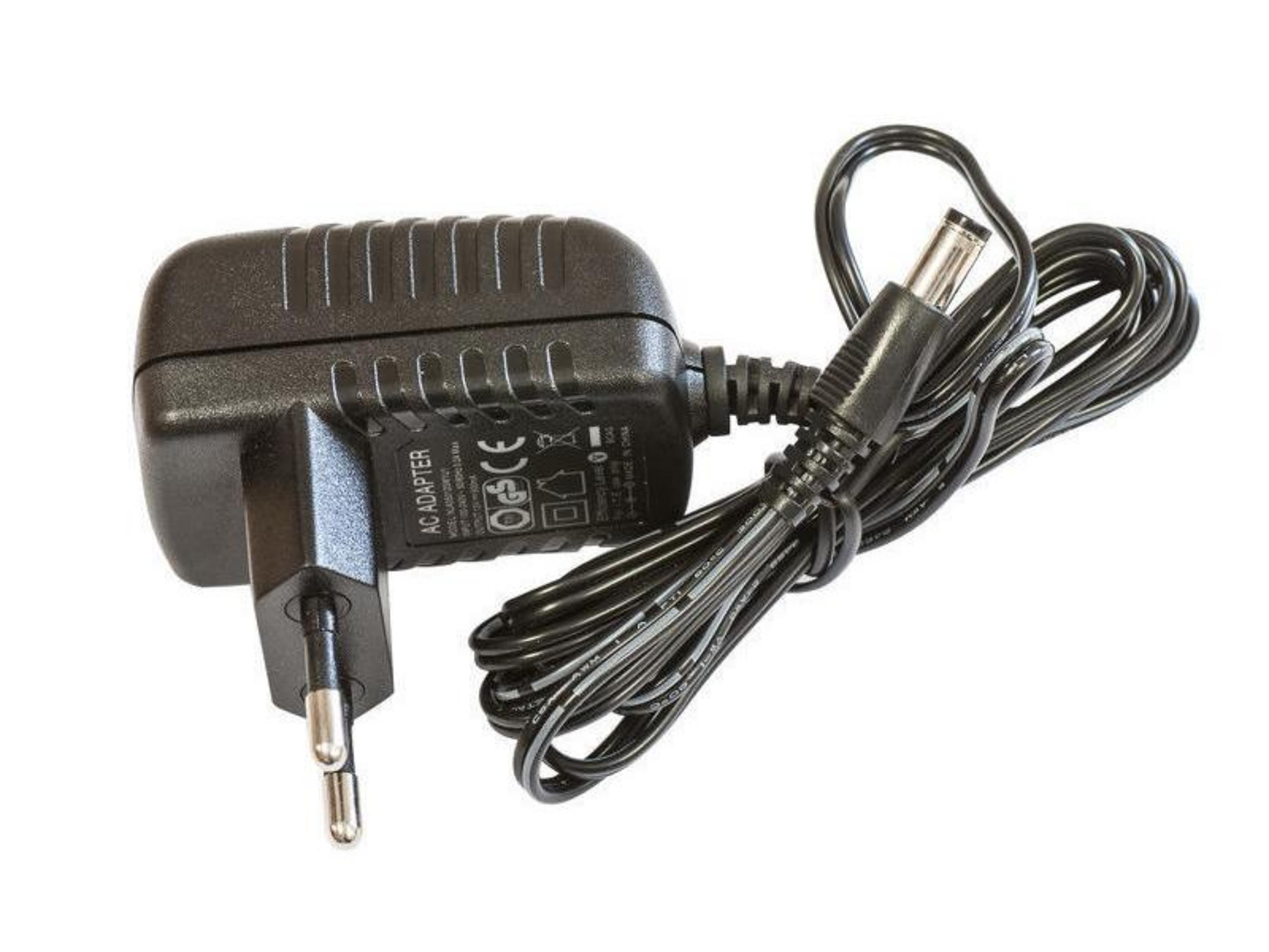 Czarny zasilacz sieciowy z kablem i wtyczką na białym tle.