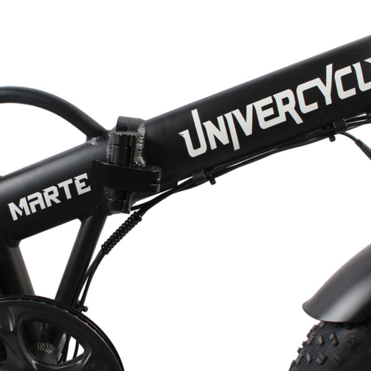 Czarna rama roweru z białymi napisami 'MARTE' i 'UNIVER CYCL'.