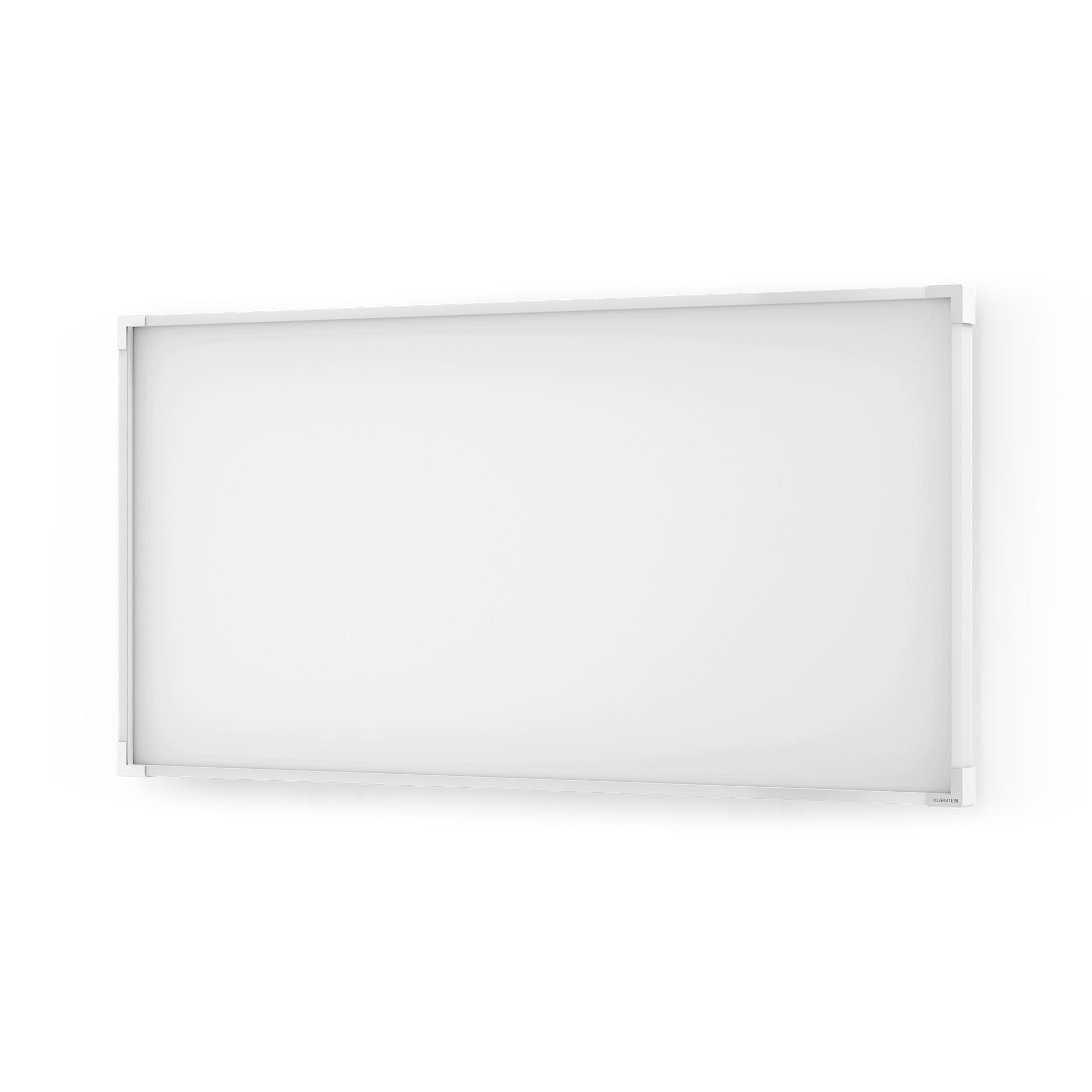 Ein leeres weißes Whiteboard mit einem schmalen silbernen Rahmen auf weißem Hintergrund.